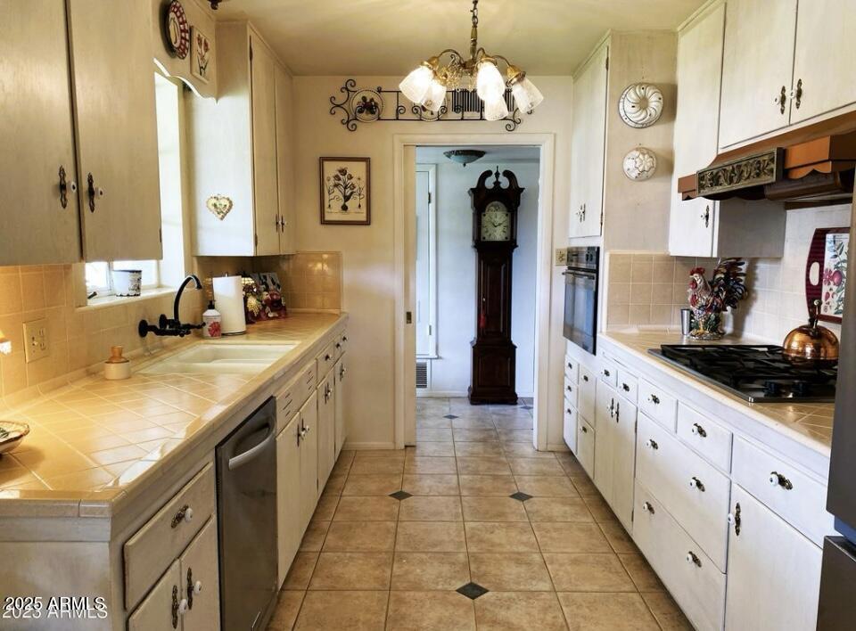 4721 E CLARENDON Avenue