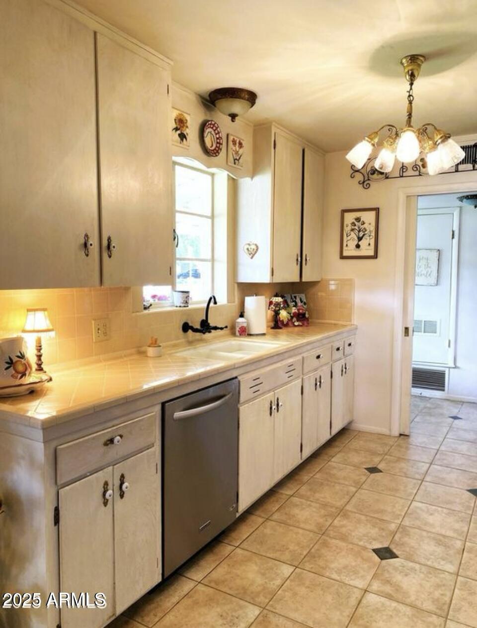 4721 E CLARENDON Avenue