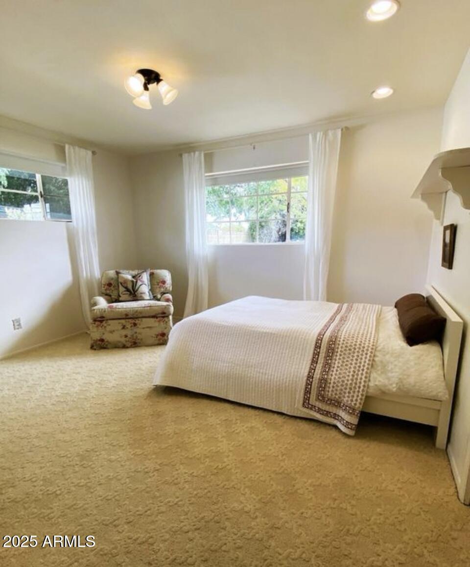 4721 E CLARENDON Avenue