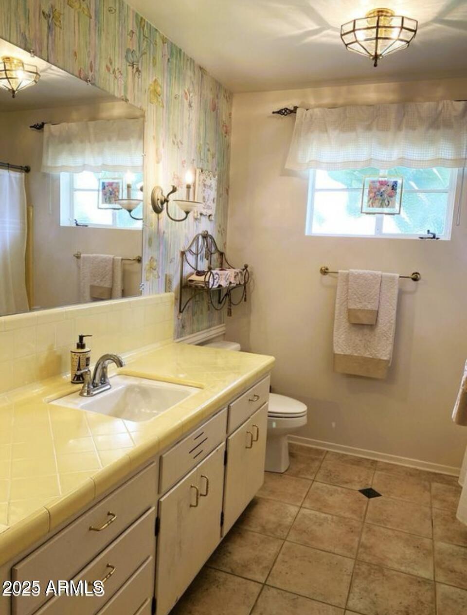 4721 E CLARENDON Avenue