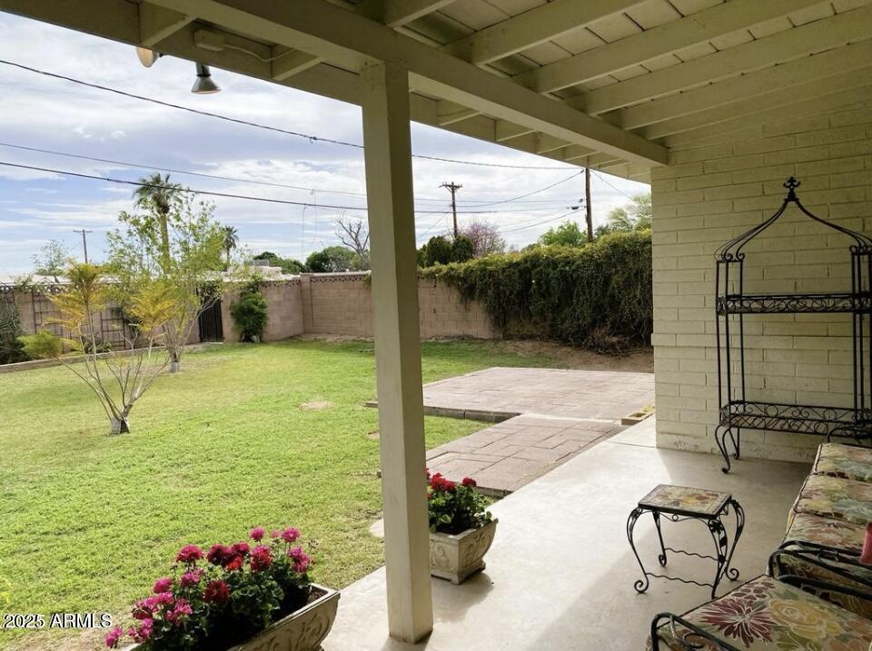 4721 E CLARENDON Avenue