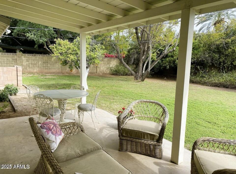 4721 E CLARENDON Avenue