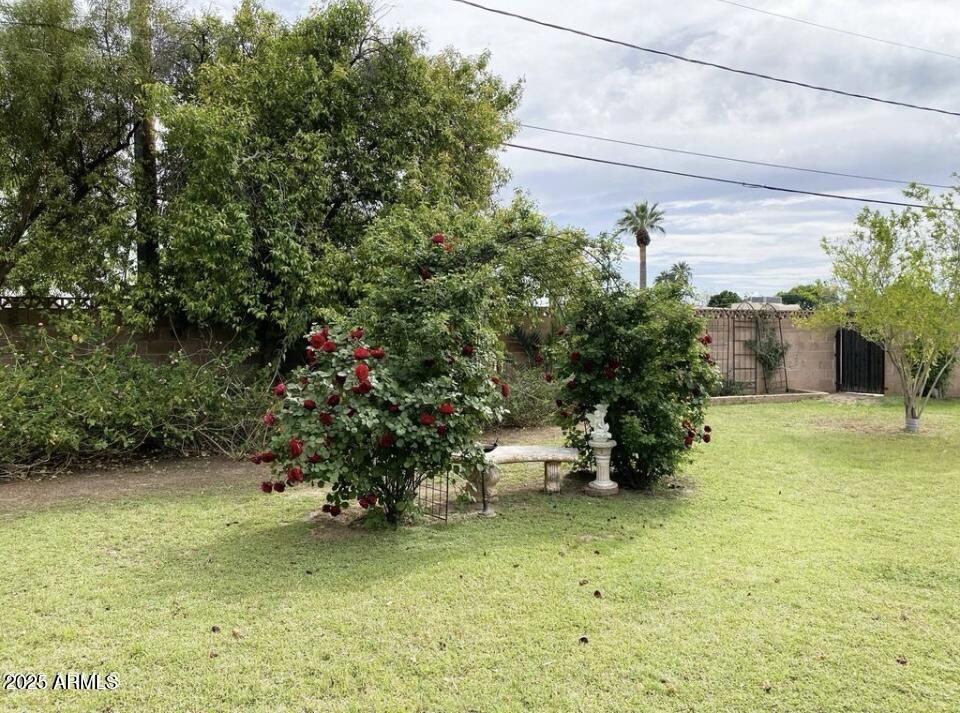 4721 E CLARENDON Avenue