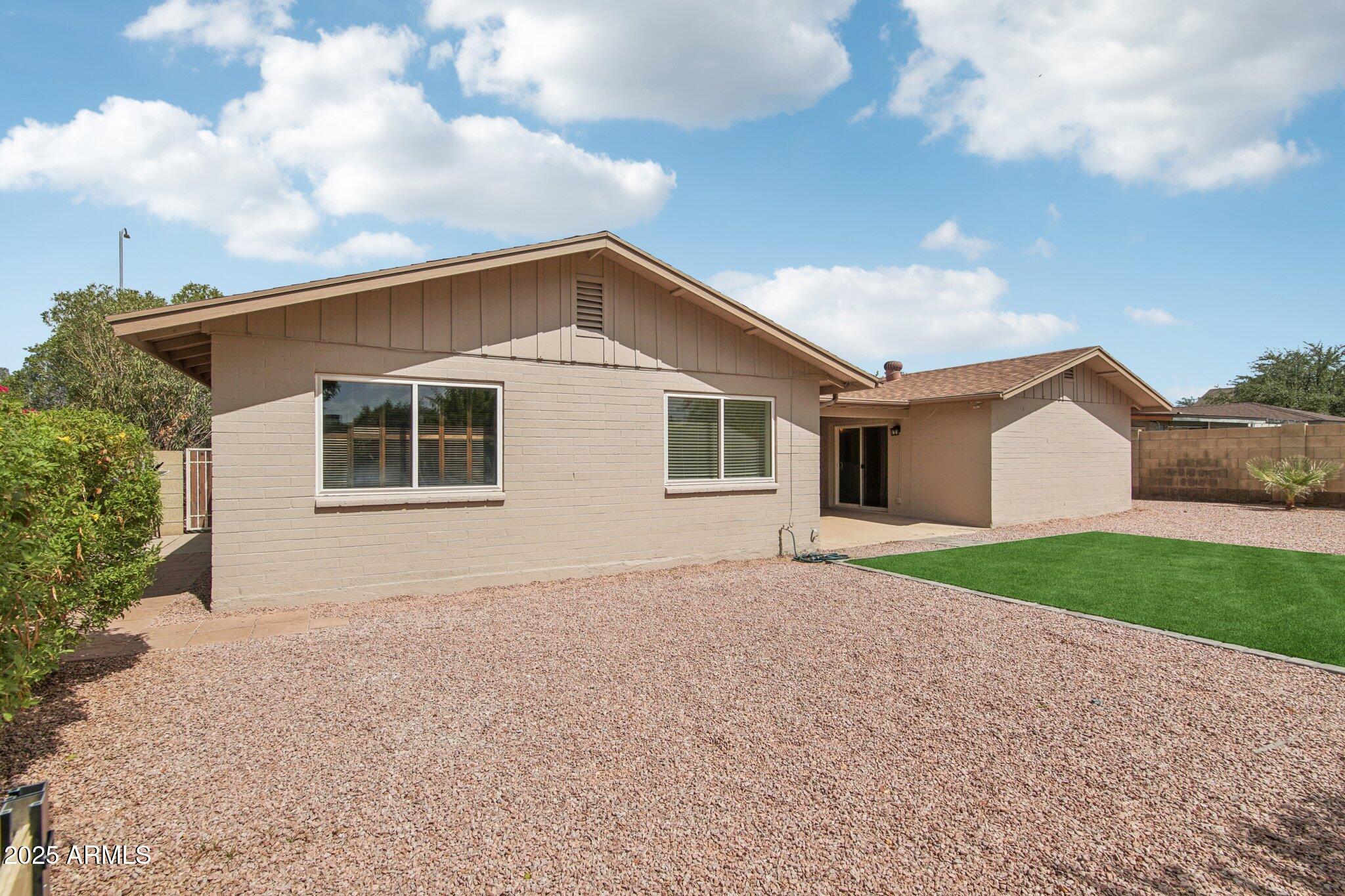 1261 W KILAREA Avenue