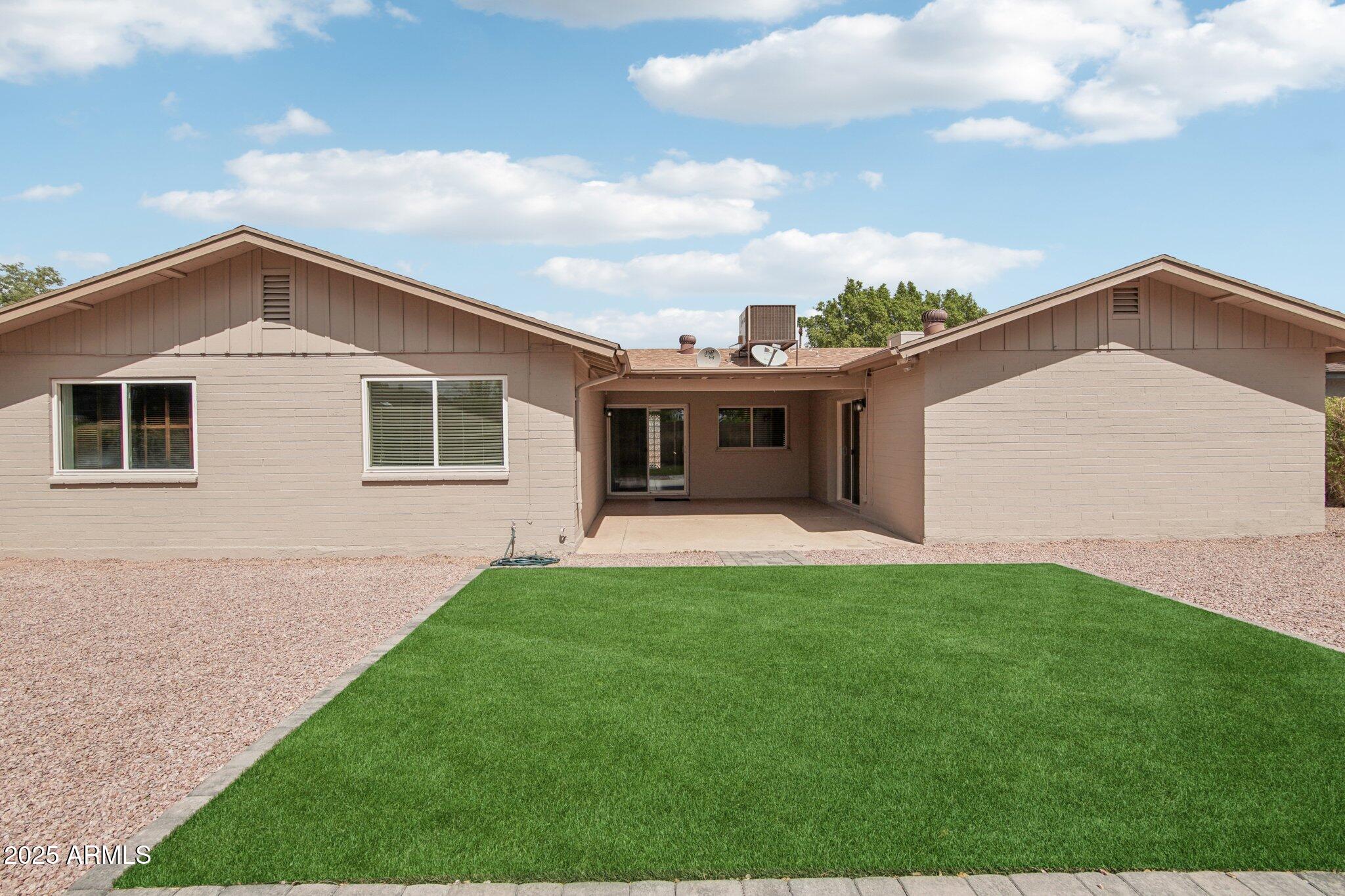 1261 W KILAREA Avenue