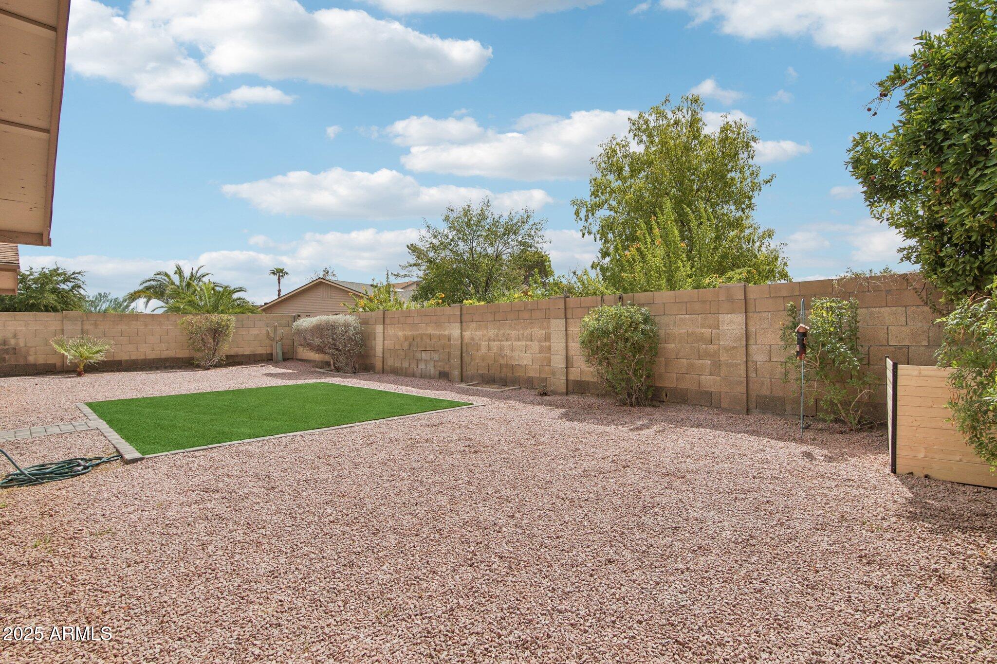 1261 W KILAREA Avenue