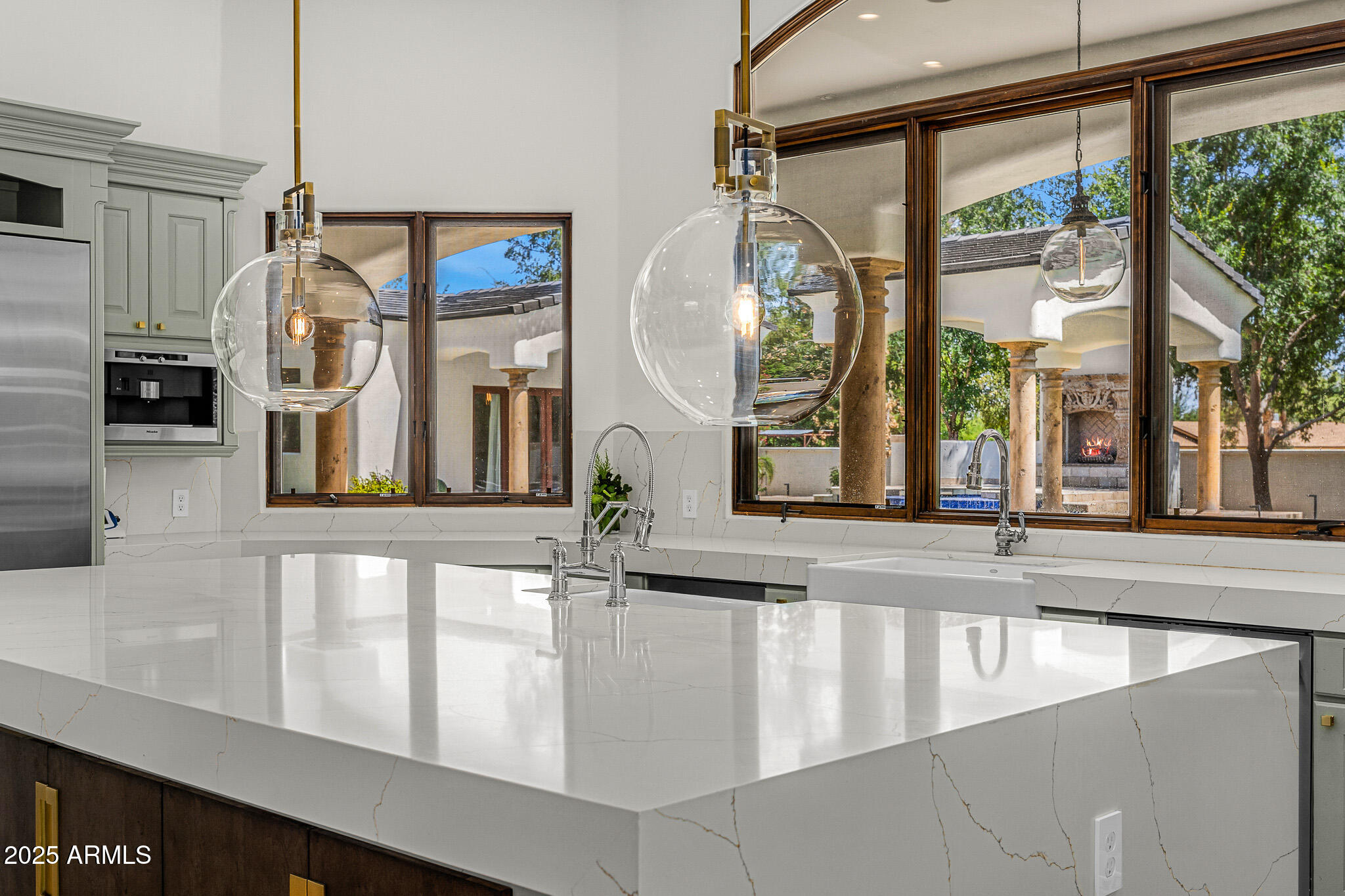 6809 E DOUBLETREE RANCH Road