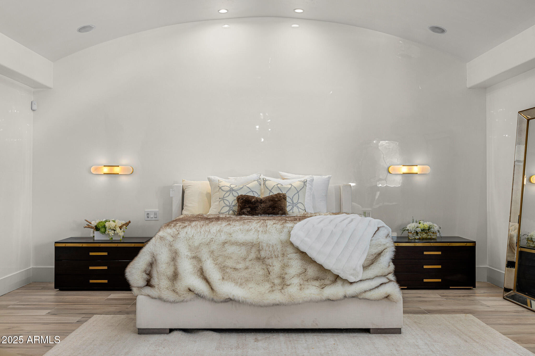 6809 E DOUBLETREE RANCH Road