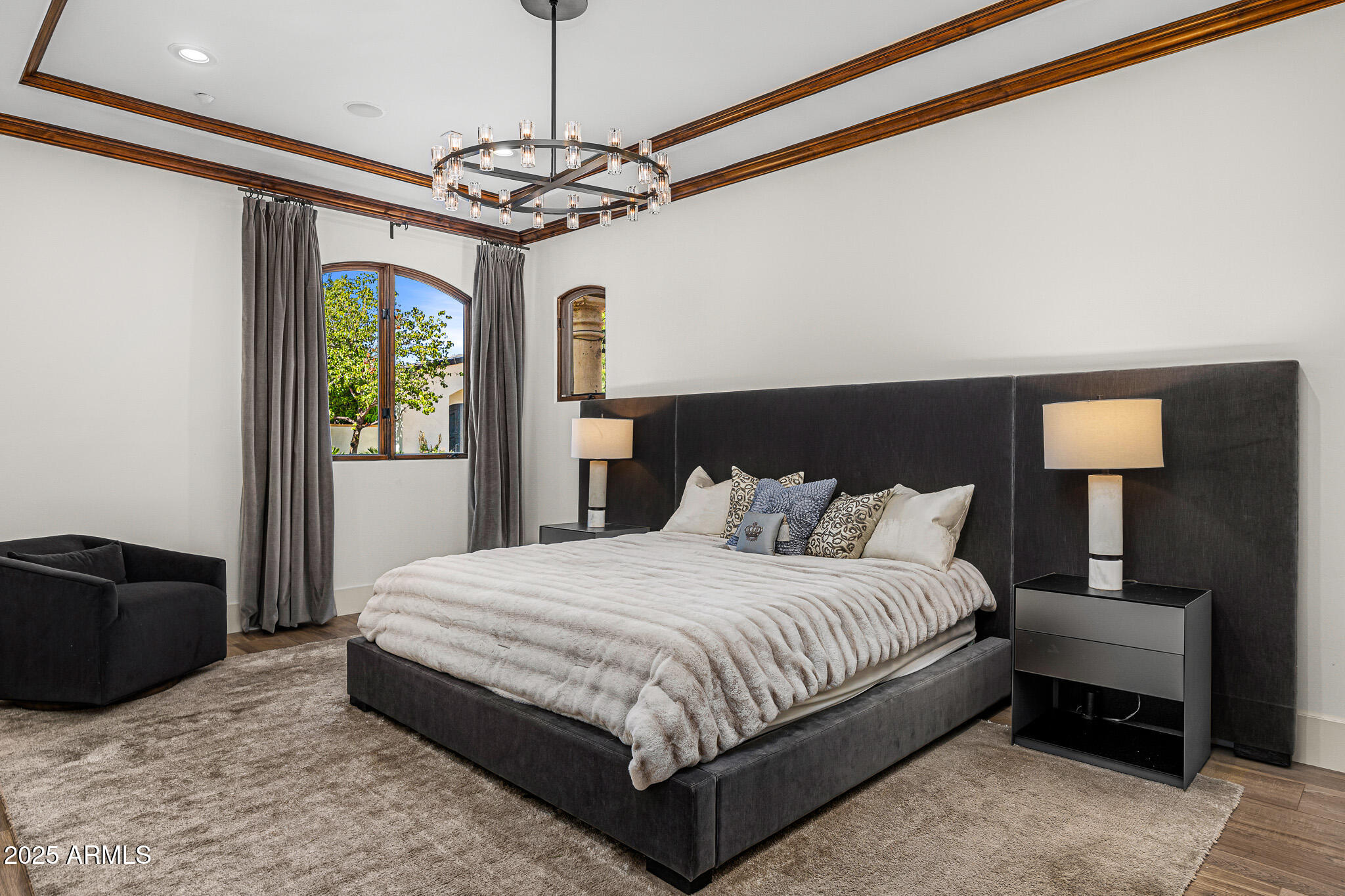 6809 E DOUBLETREE RANCH Road