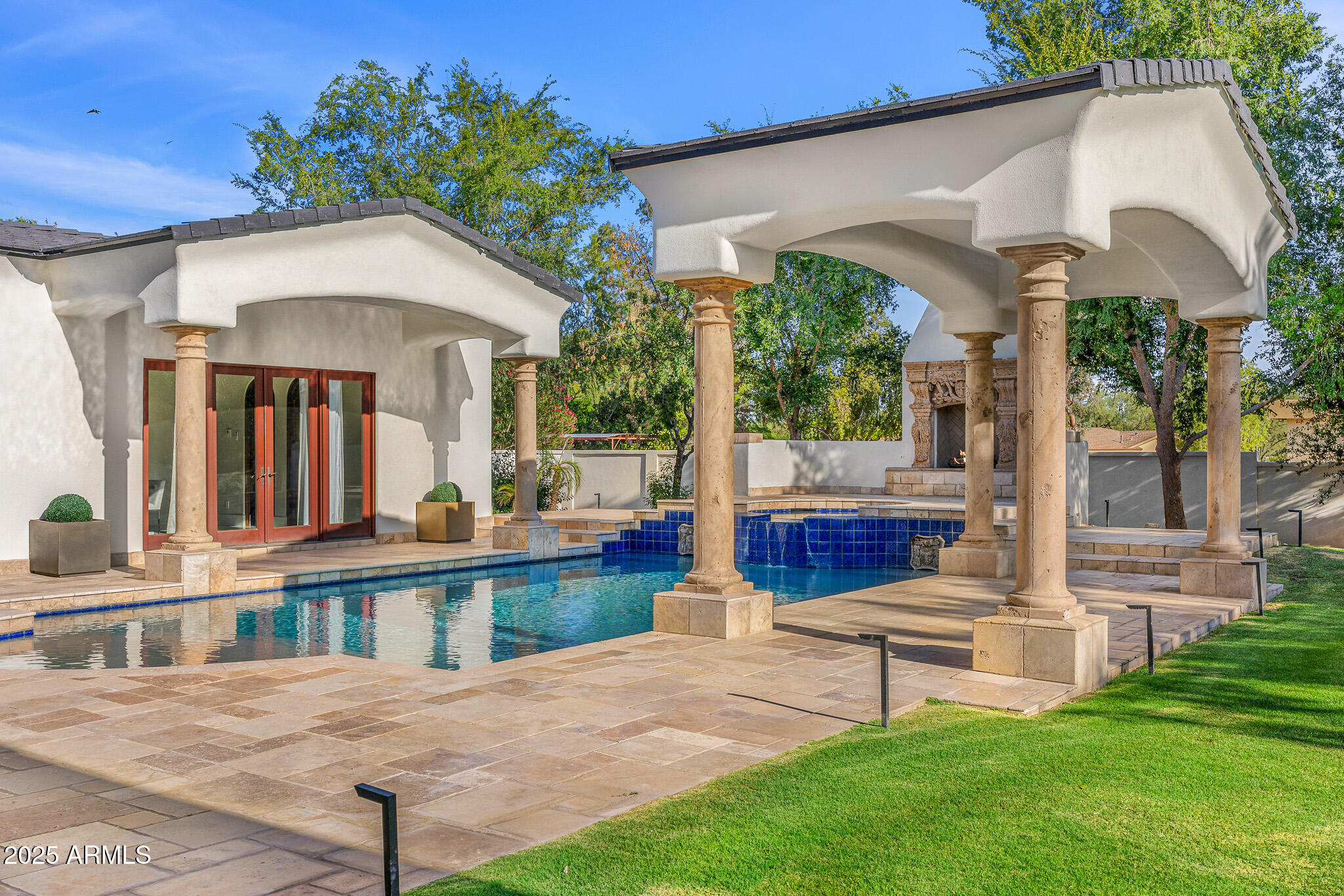 6809 E DOUBLETREE RANCH Road