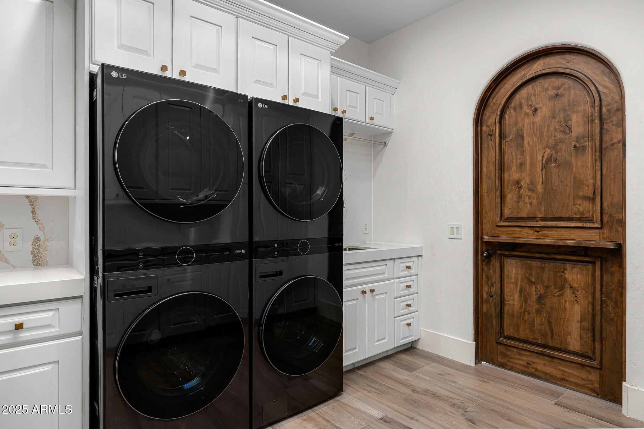 6809 E DOUBLETREE RANCH Road