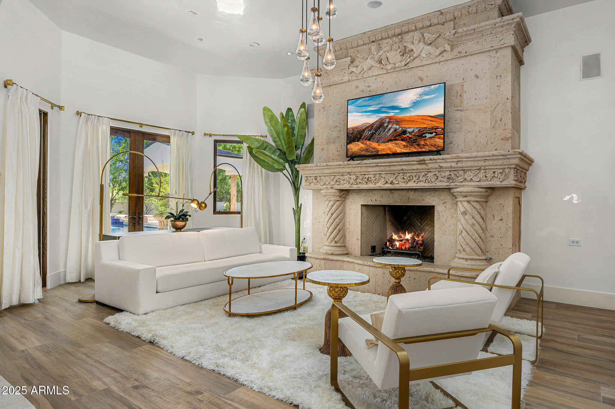 6809 E DOUBLETREE RANCH Road