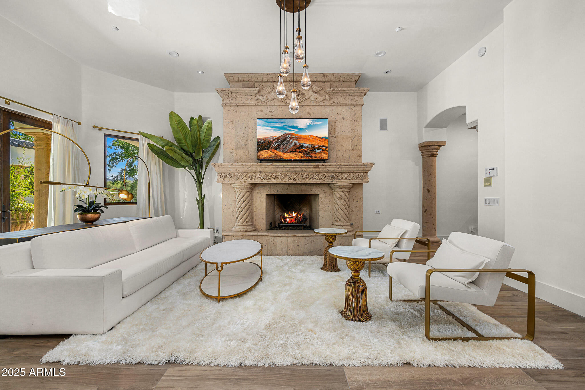 6809 E DOUBLETREE RANCH Road