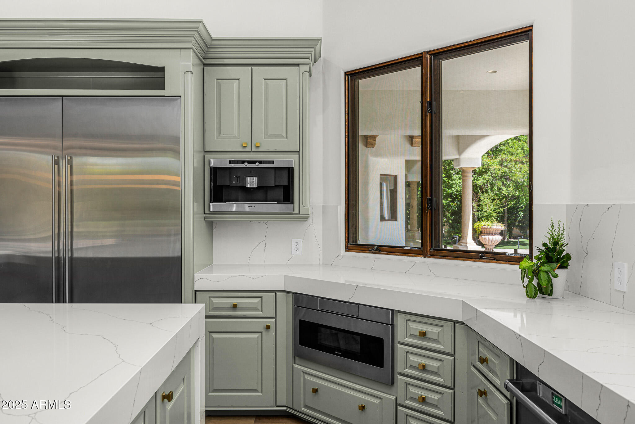 6809 E DOUBLETREE RANCH Road