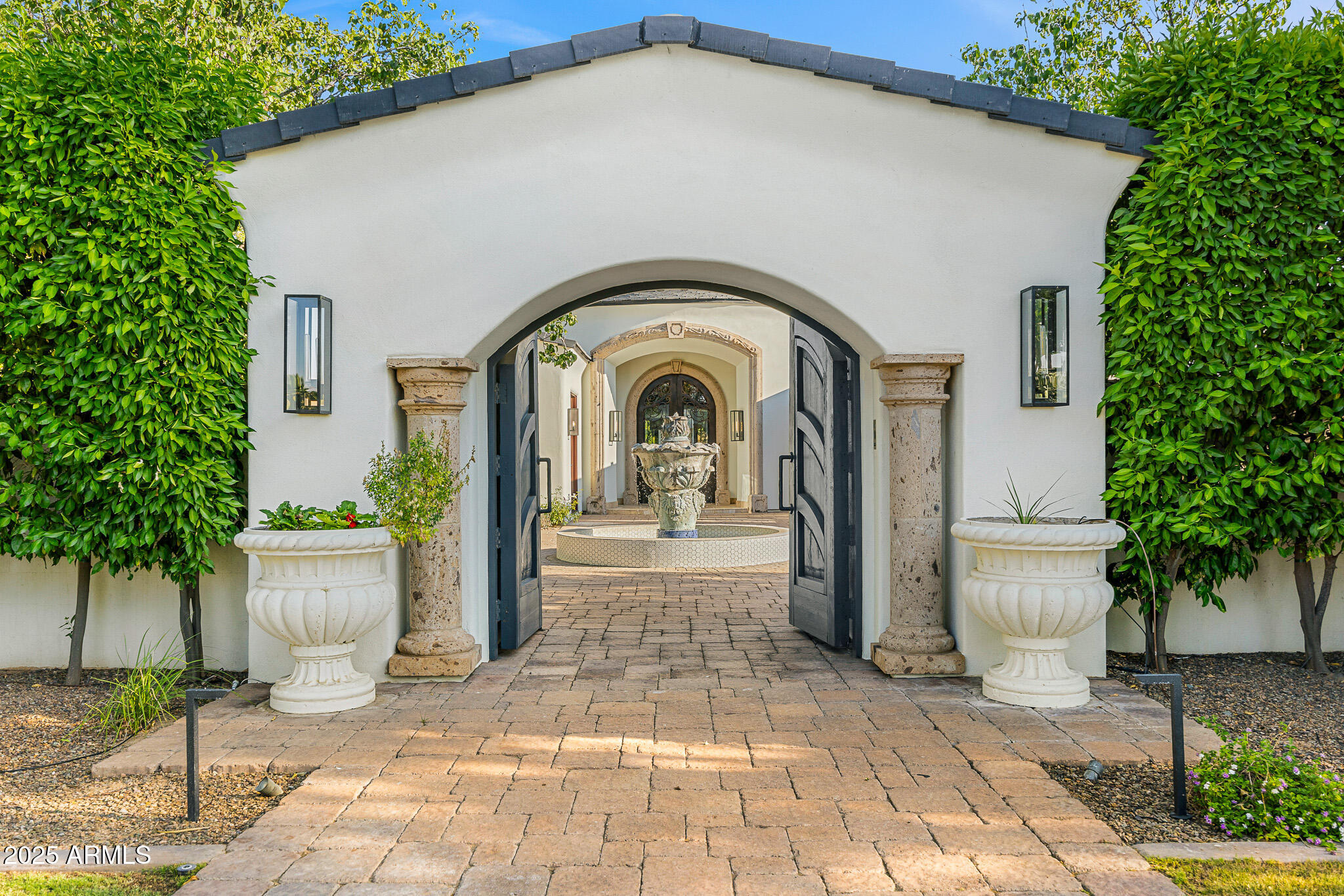 6809 E DOUBLETREE RANCH Road