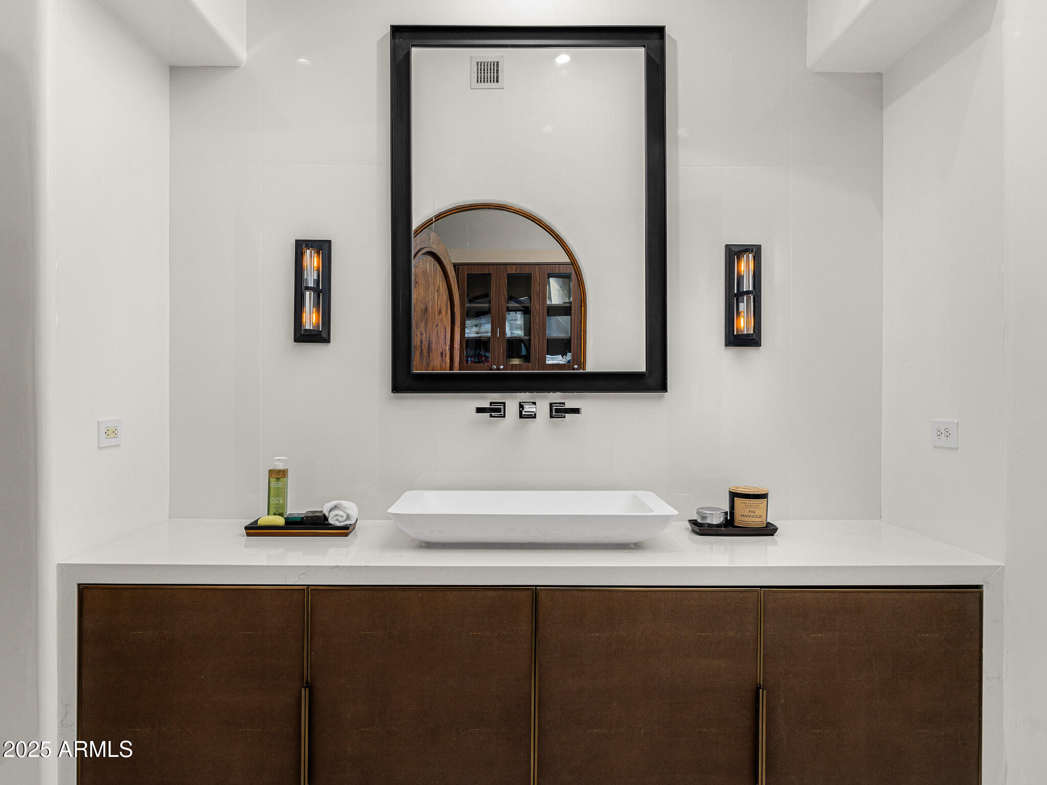 6809 E DOUBLETREE RANCH Road