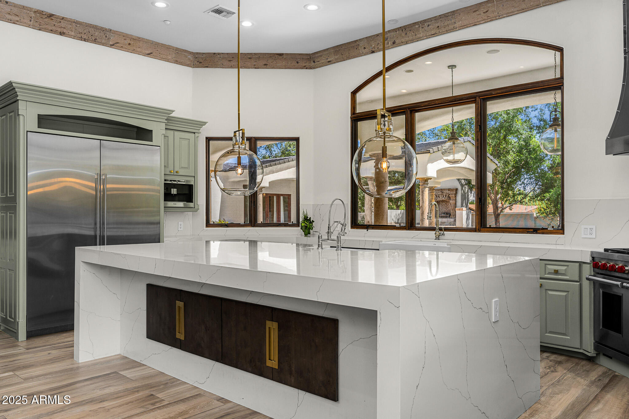 6809 E DOUBLETREE RANCH Road