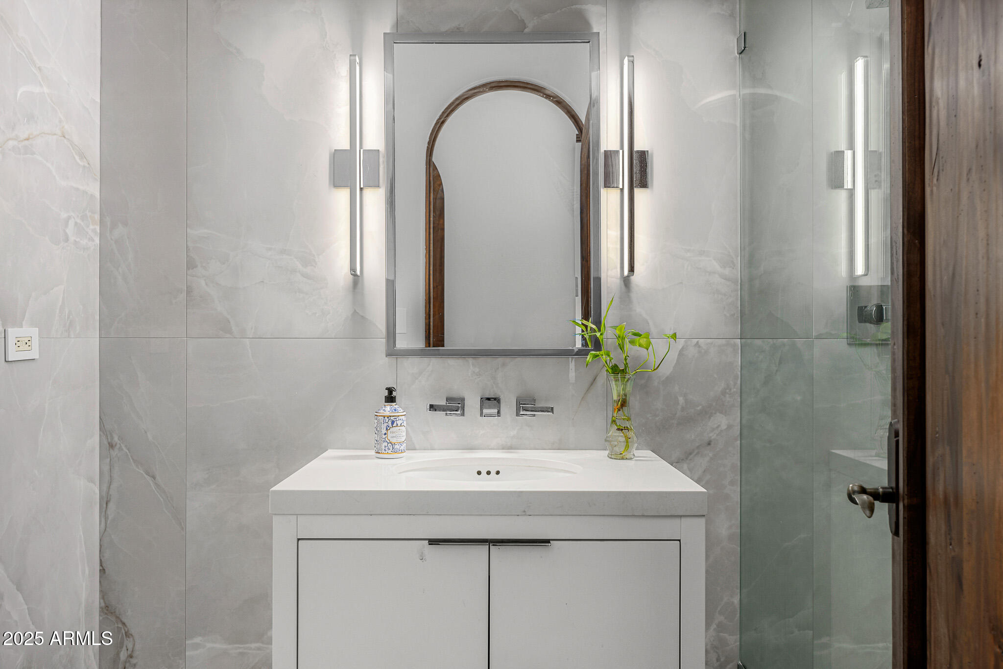 6809 E DOUBLETREE RANCH Road