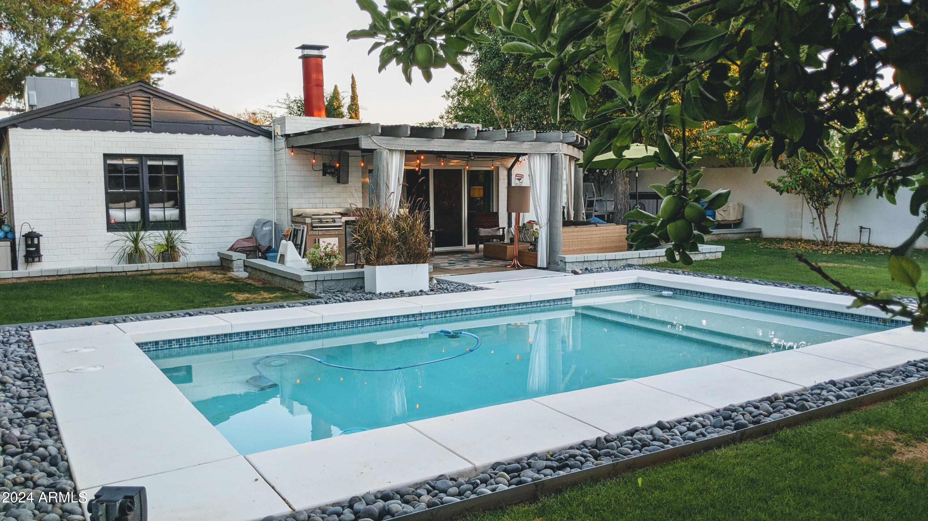 122 W PIERSON Street