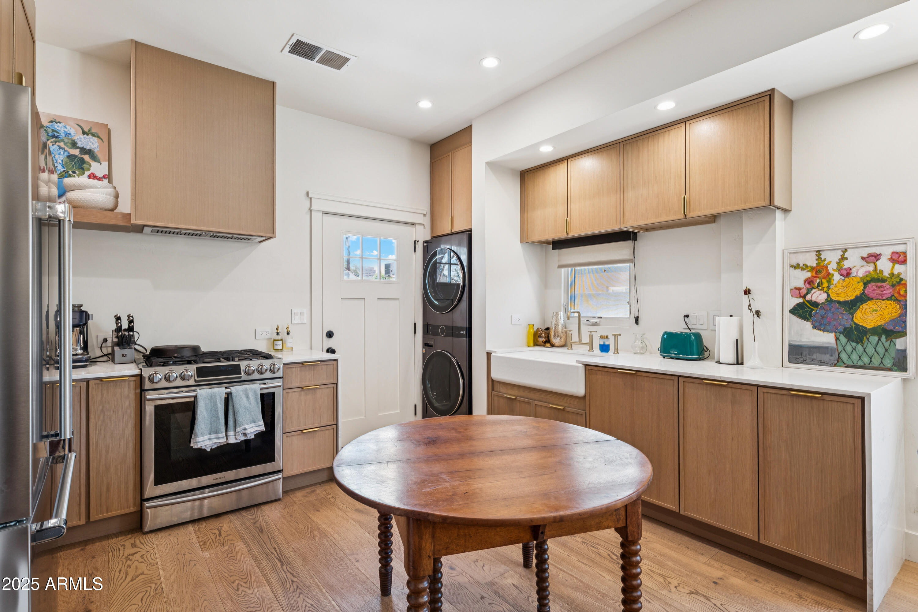 755 E MORELAND Street