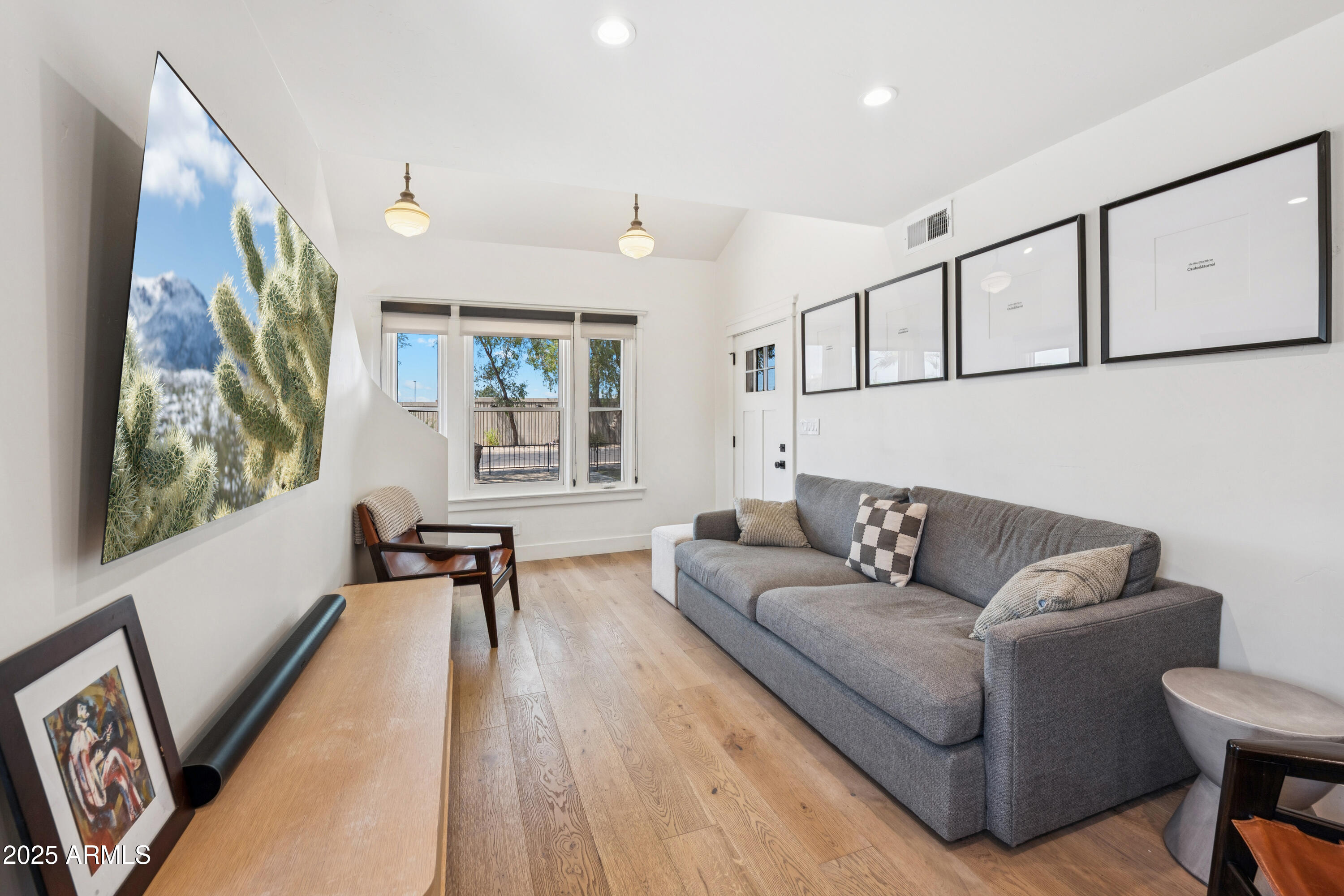 755 E MORELAND Street