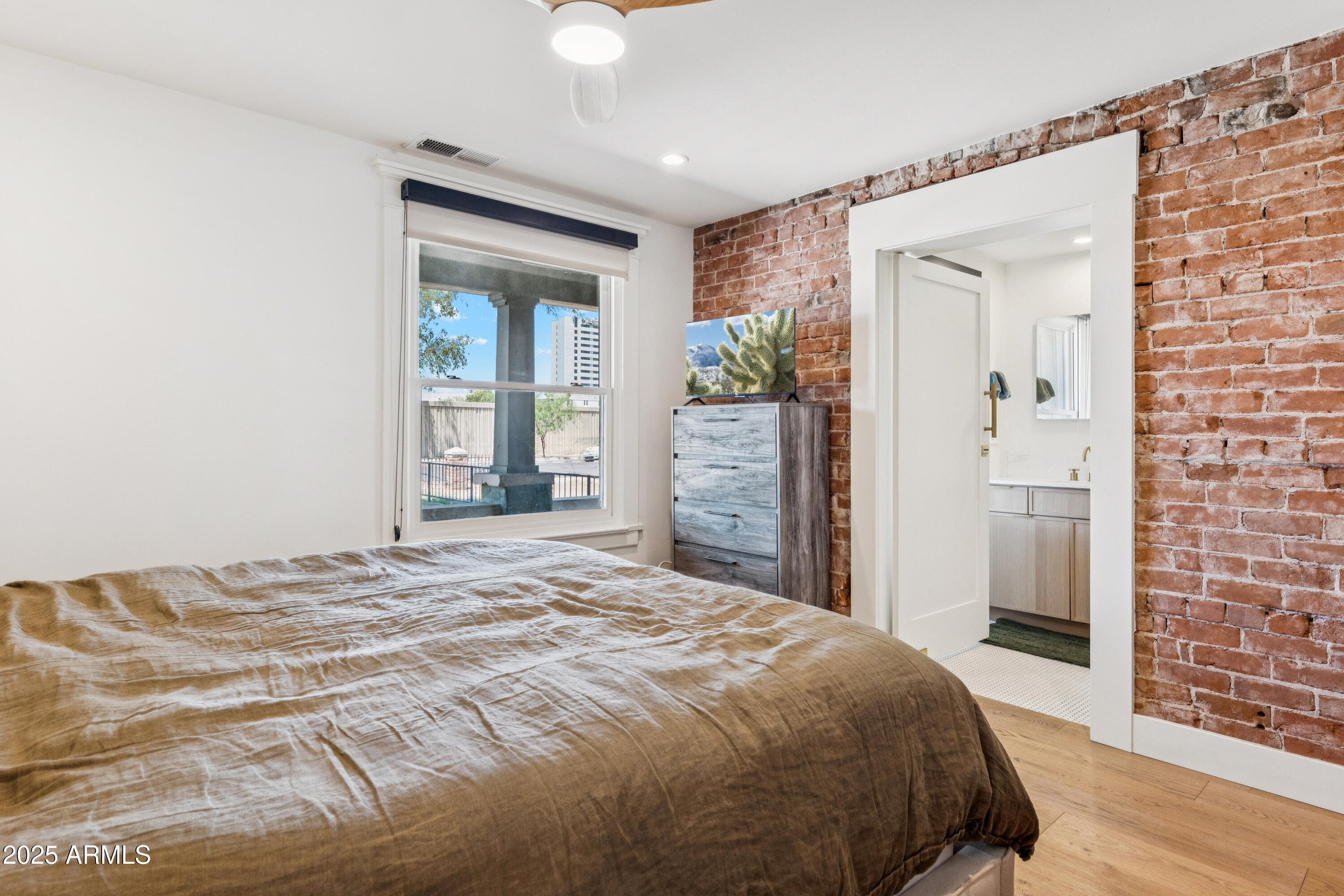 755 E MORELAND Street