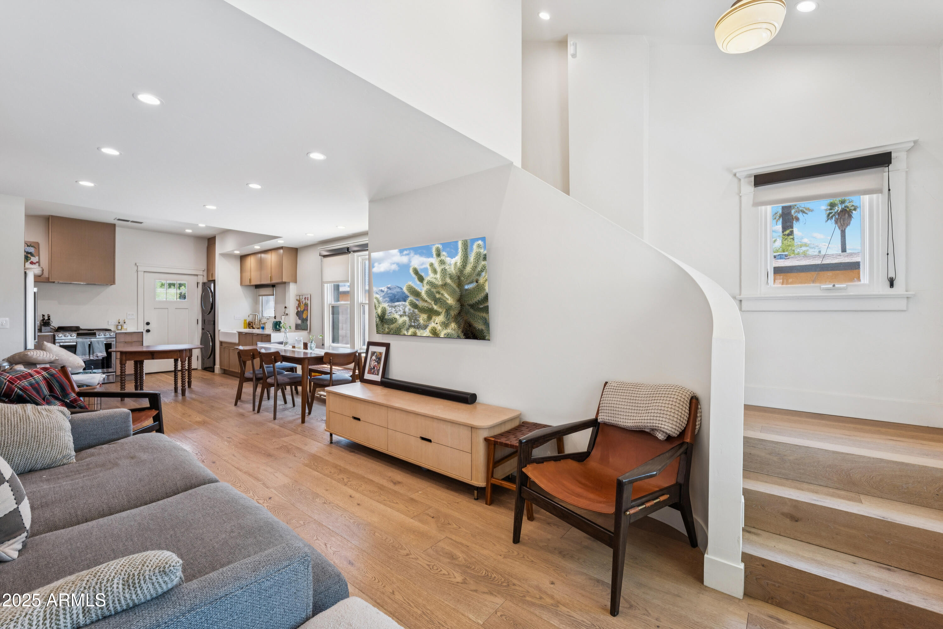 755 E MORELAND Street