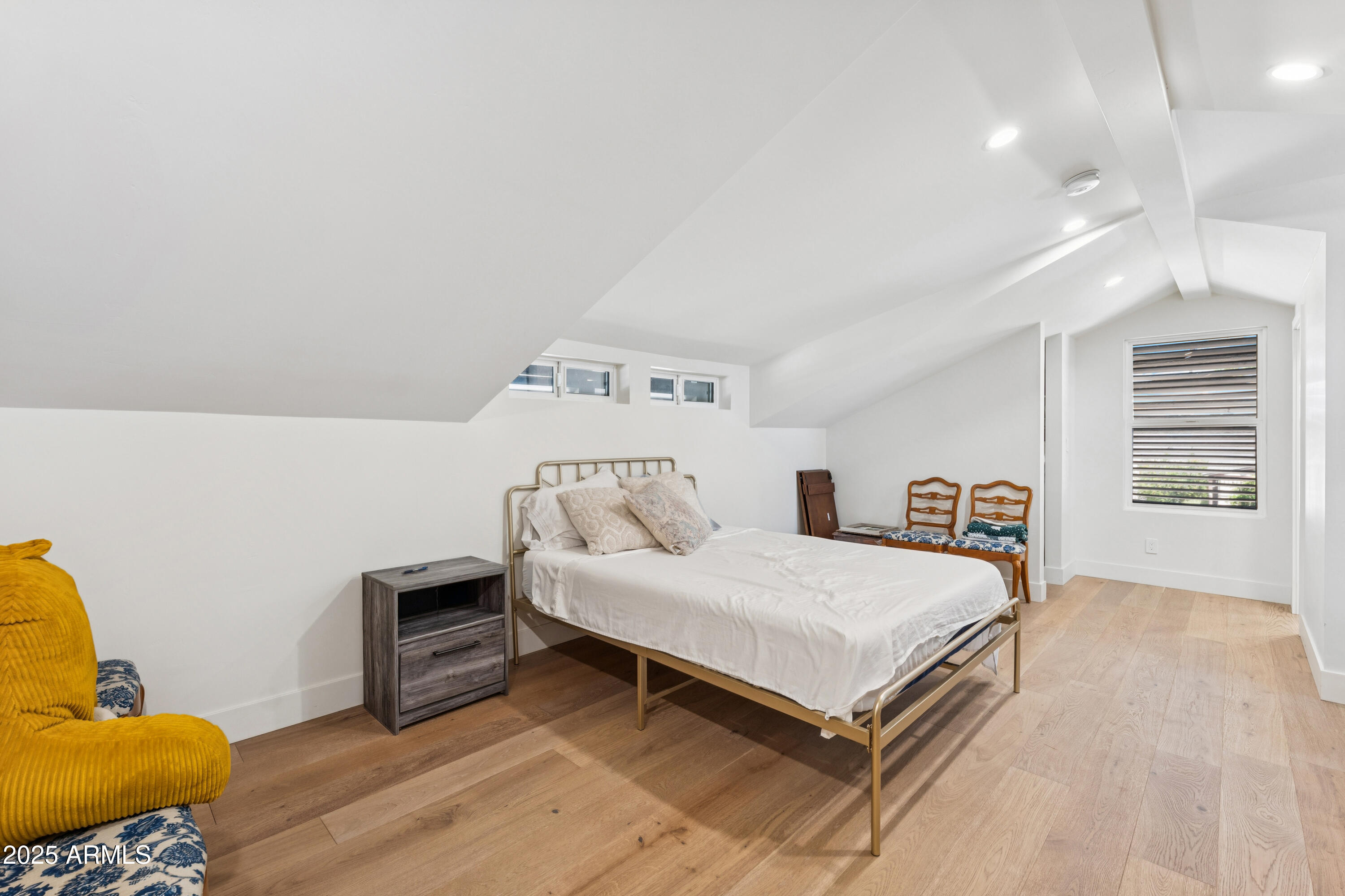 755 E MORELAND Street