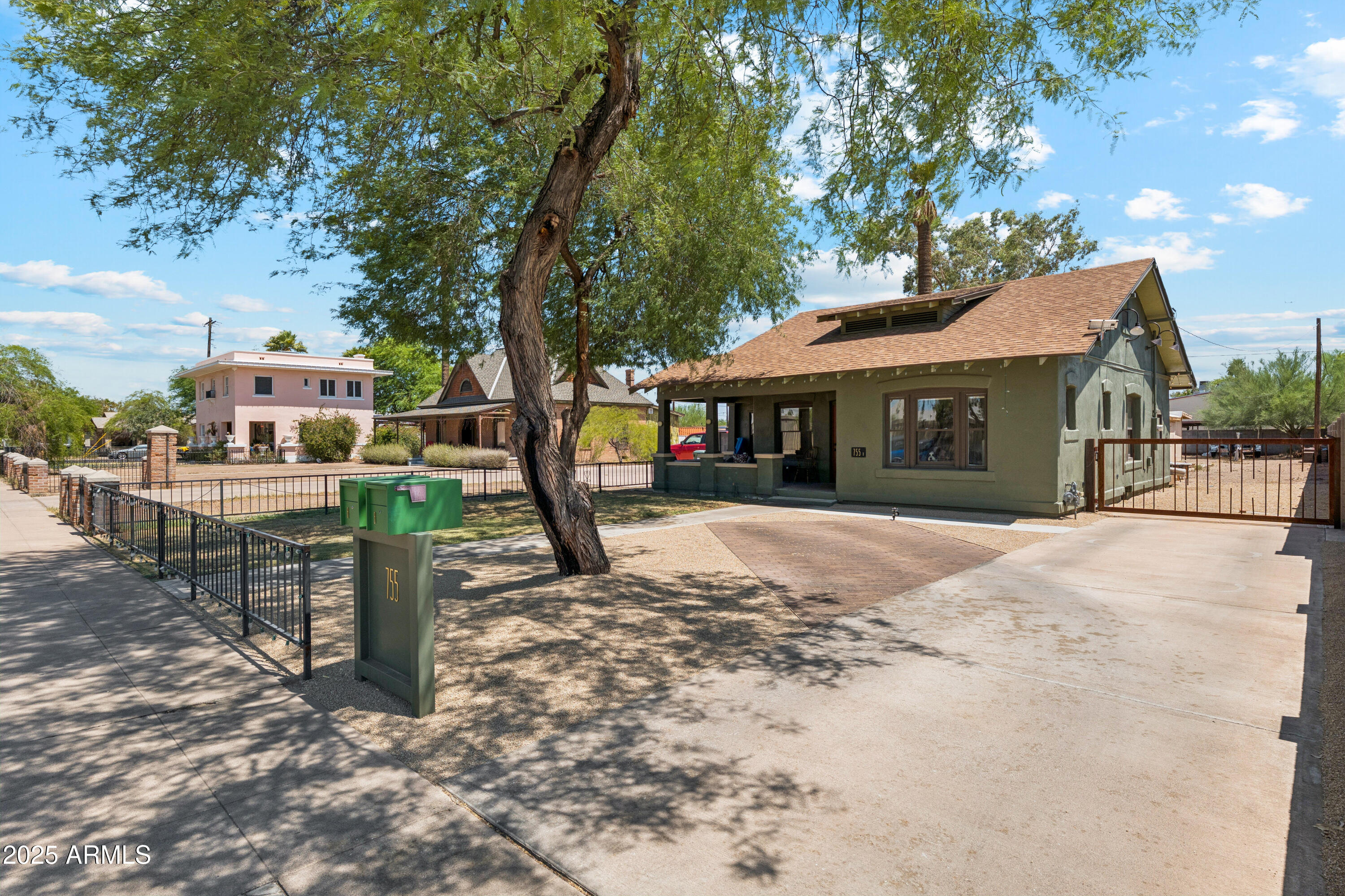 755 E MORELAND Street