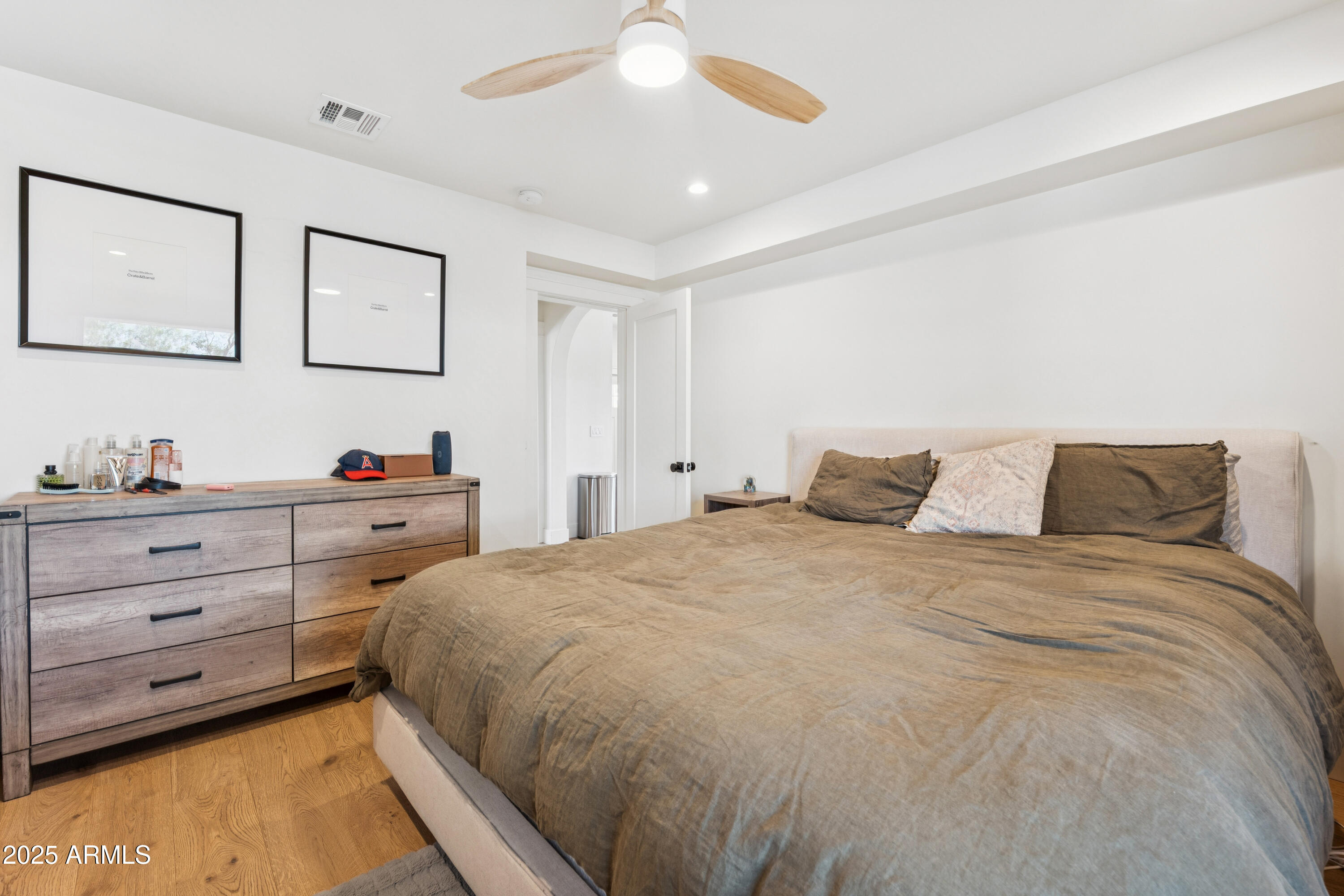 755 E MORELAND Street