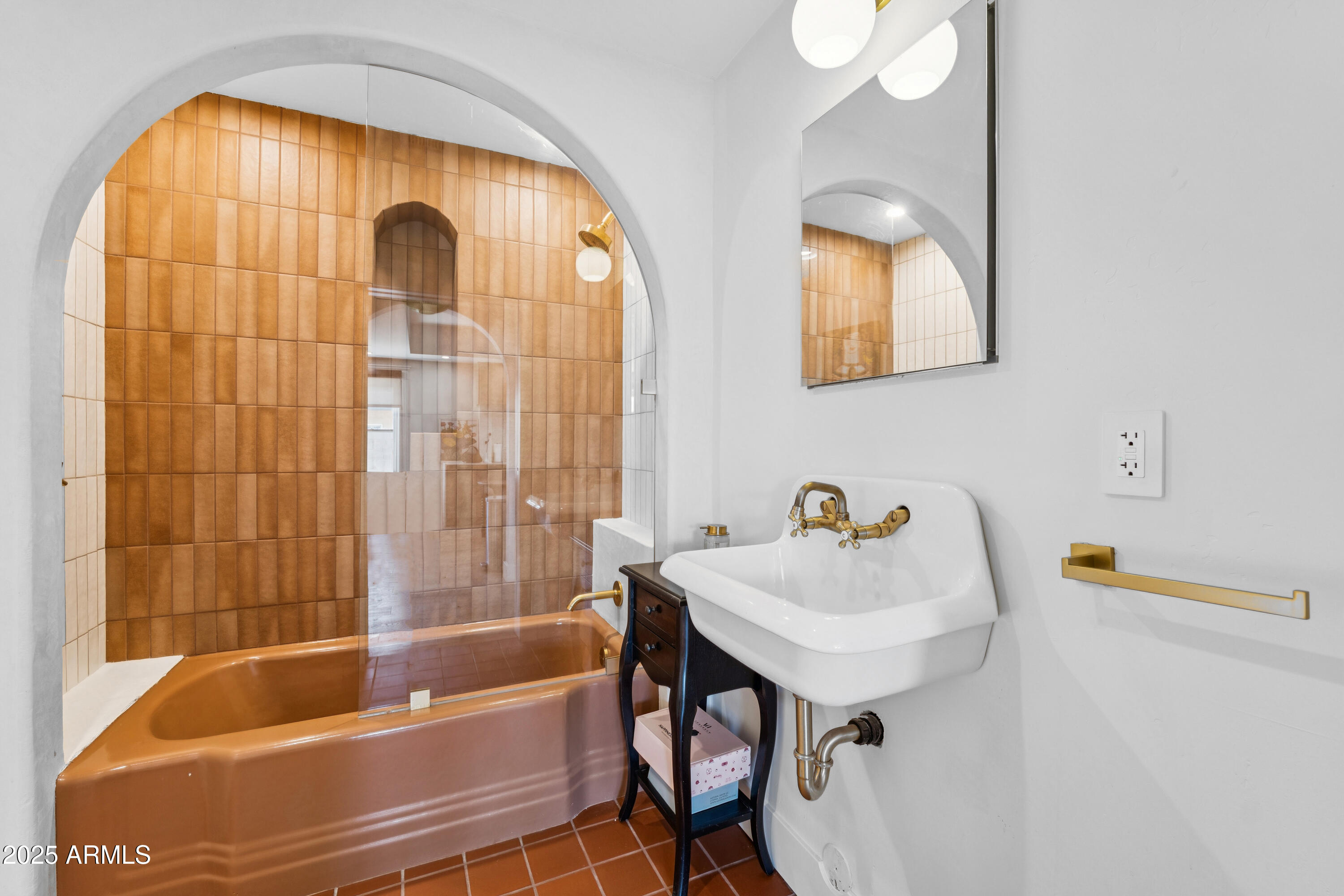 755 E MORELAND Street