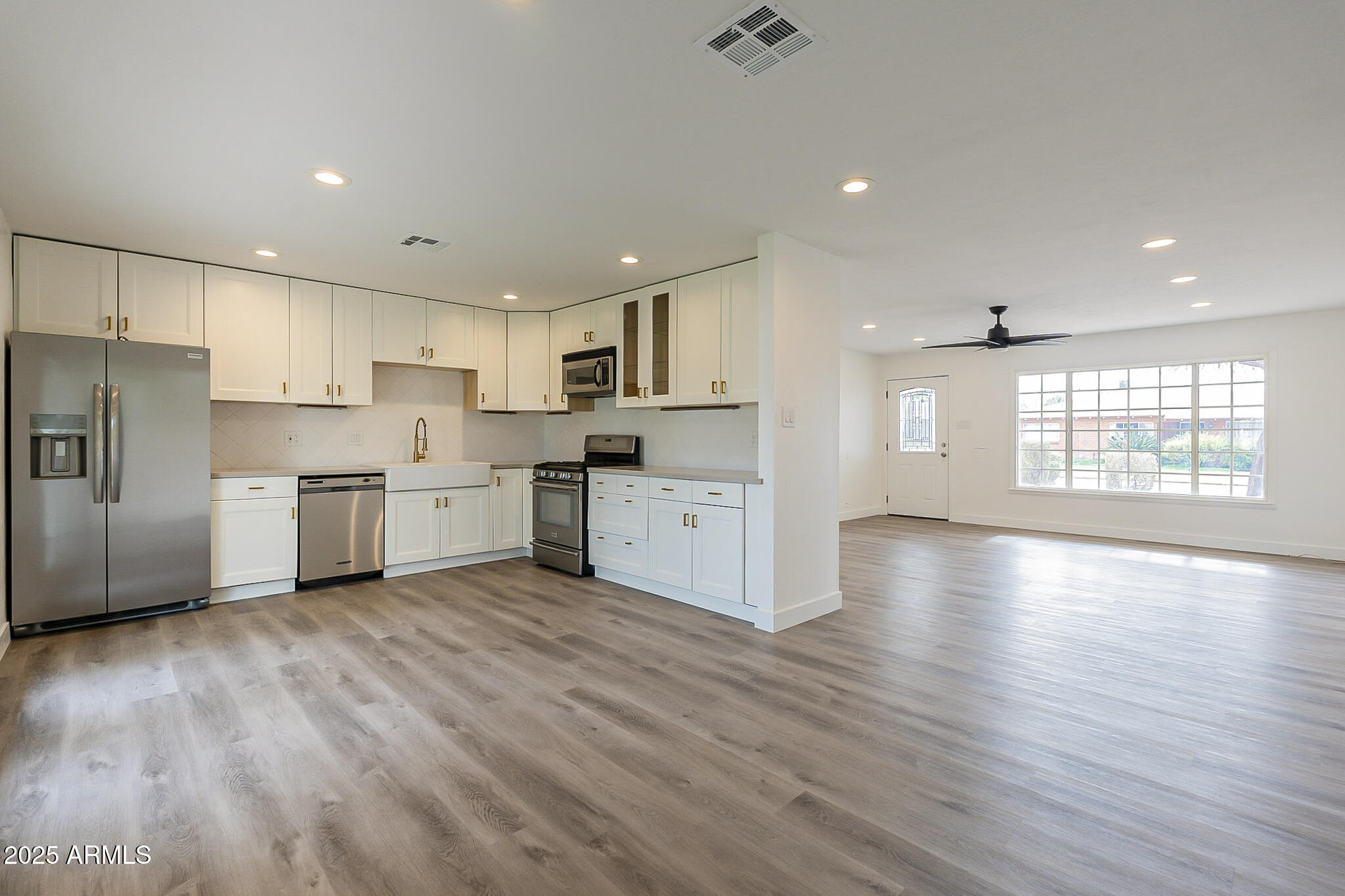 8124 E WHITTON Avenue