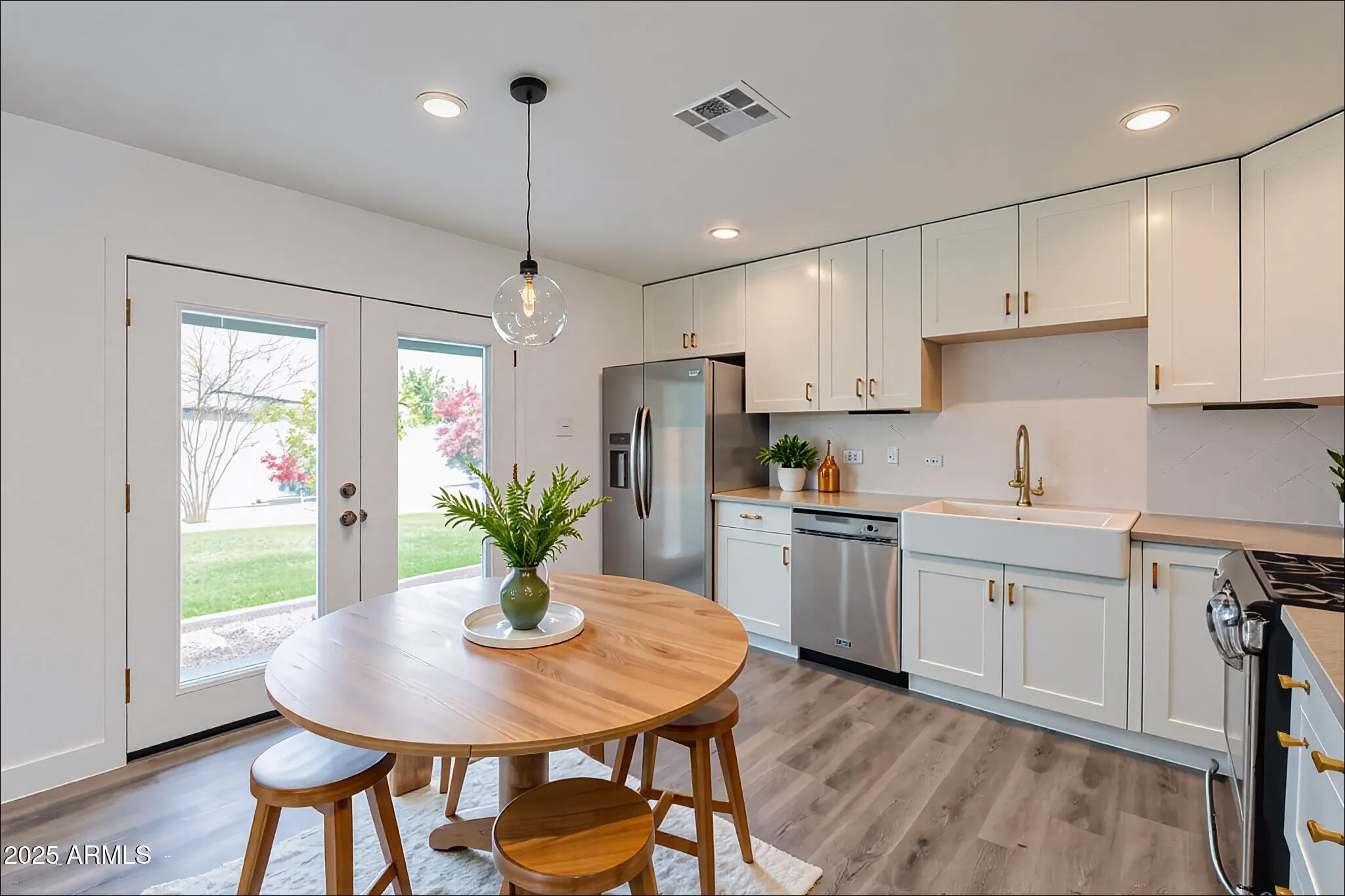 8124 E WHITTON Avenue