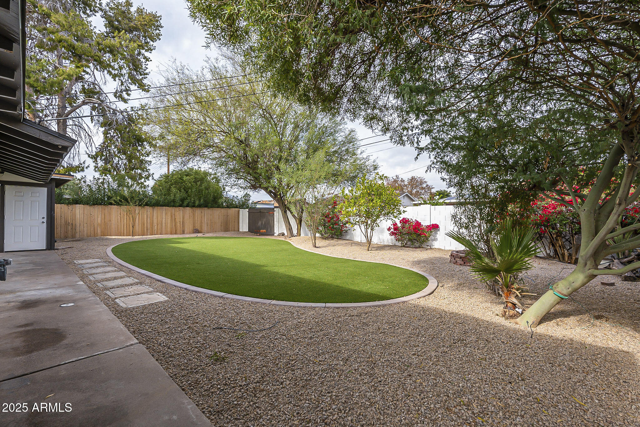 8124 E WHITTON Avenue