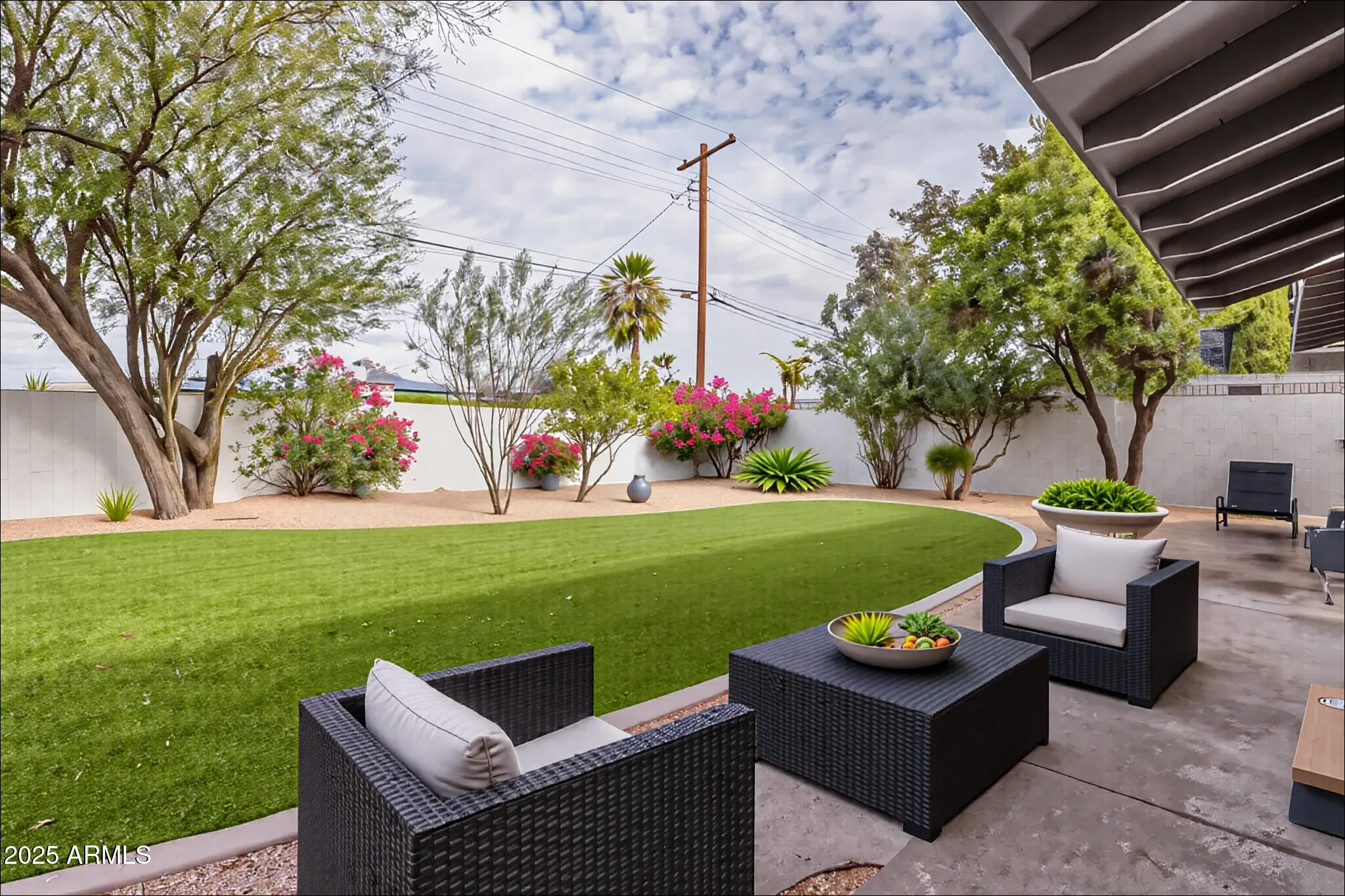 8124 E WHITTON Avenue