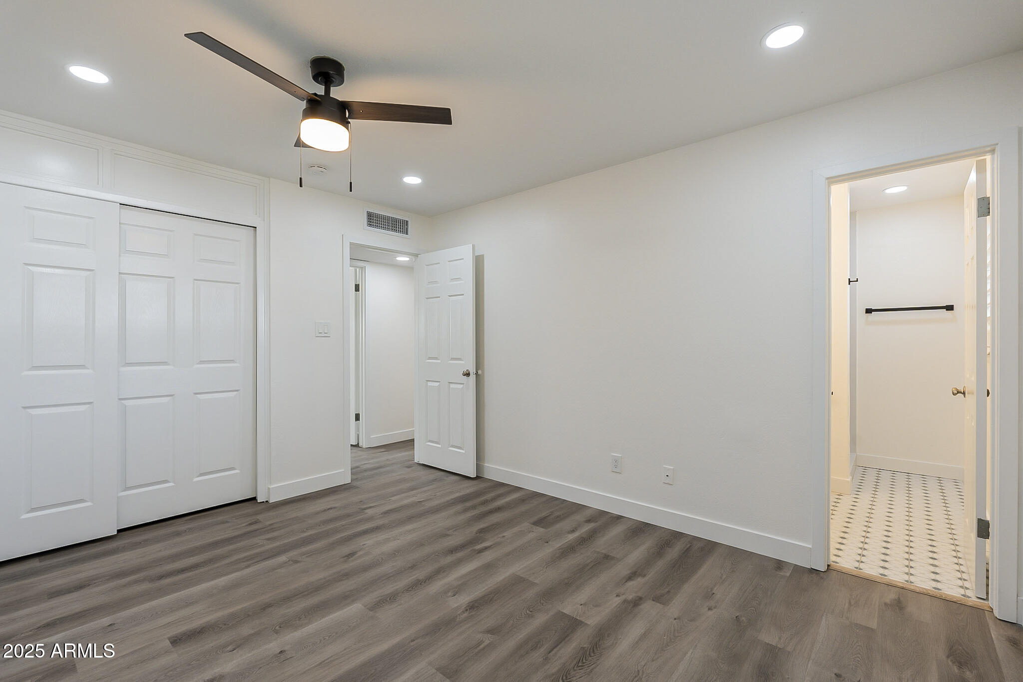 8124 E WHITTON Avenue