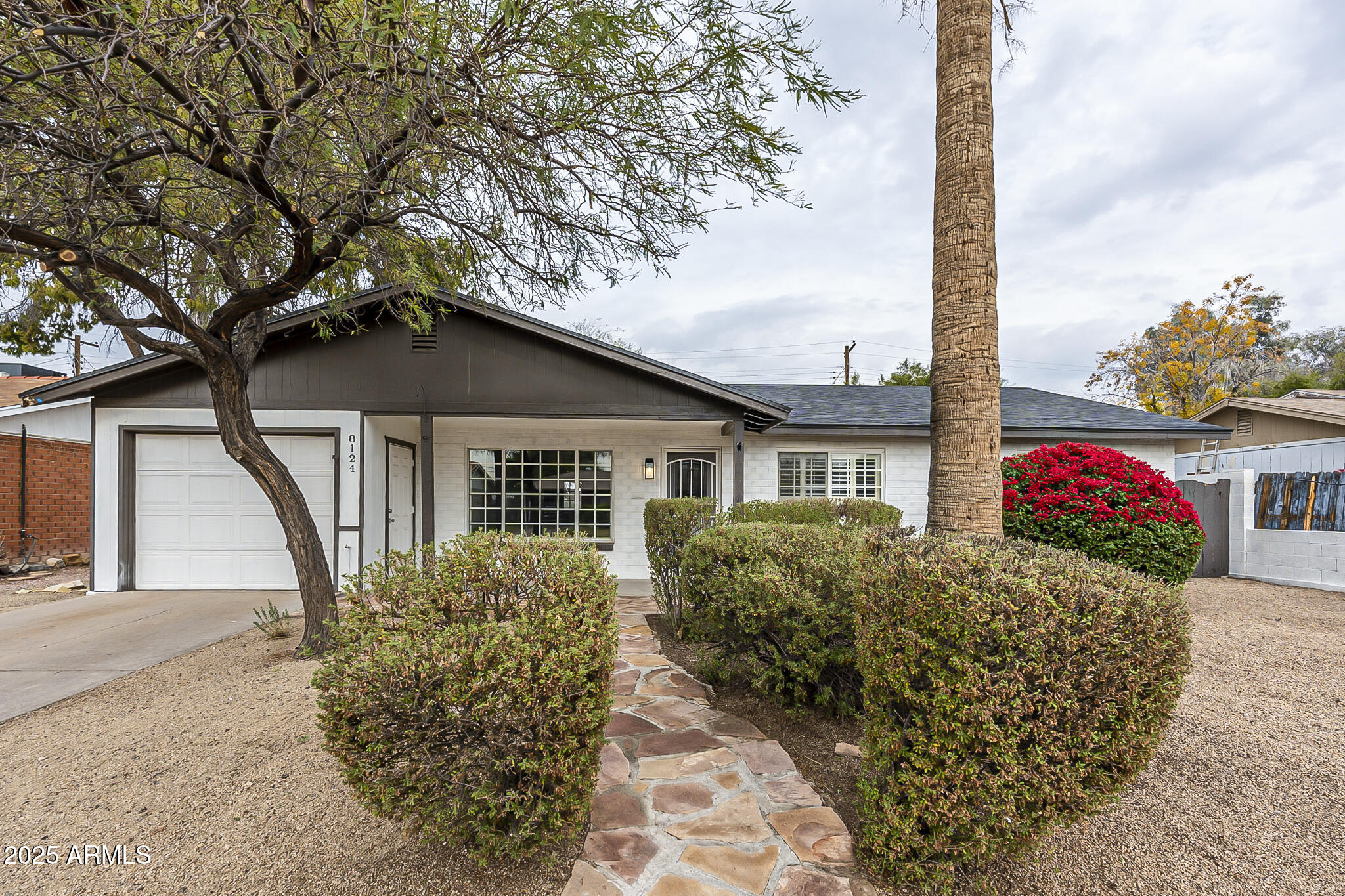 8124 E WHITTON Avenue