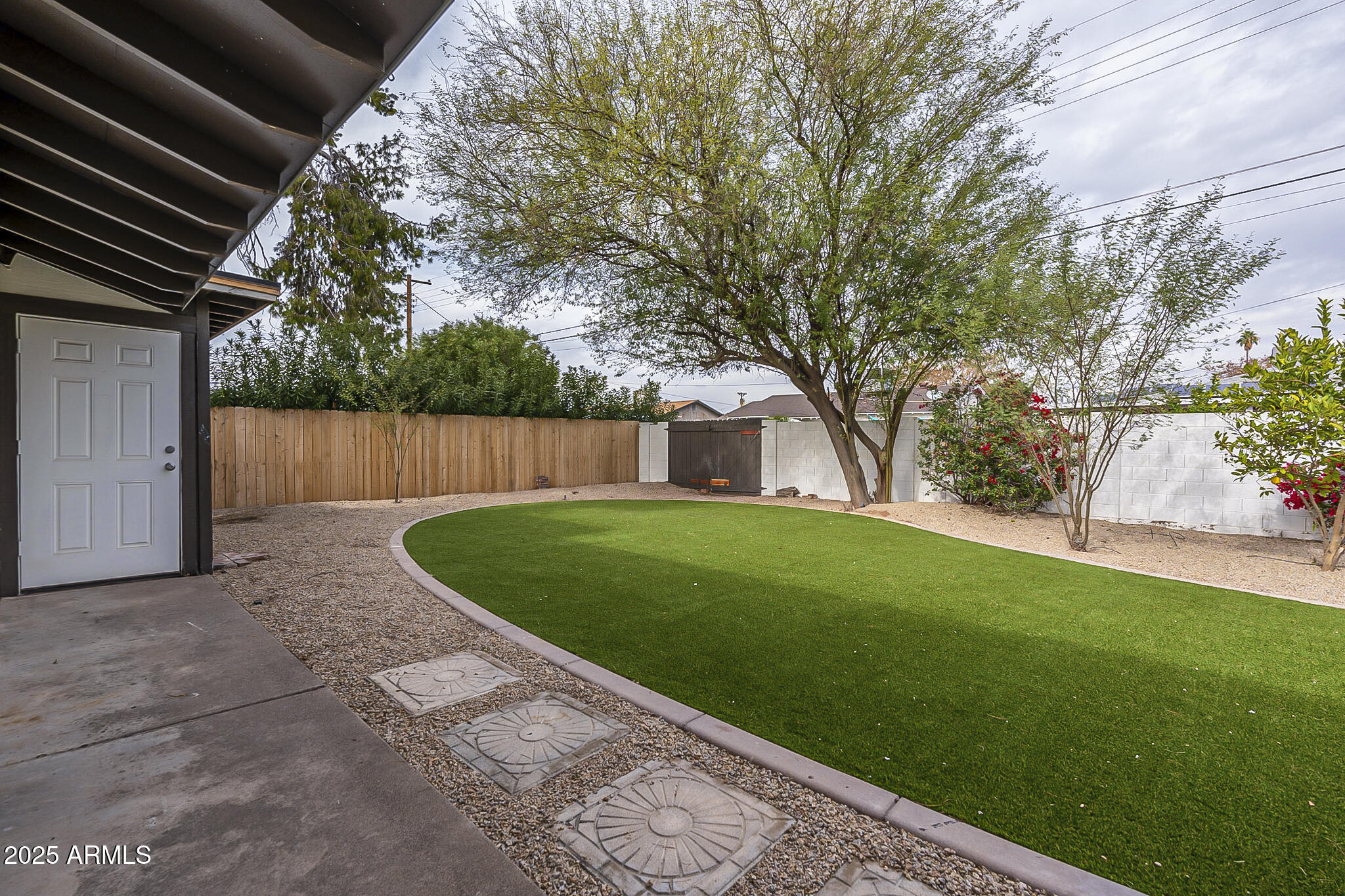 8124 E WHITTON Avenue