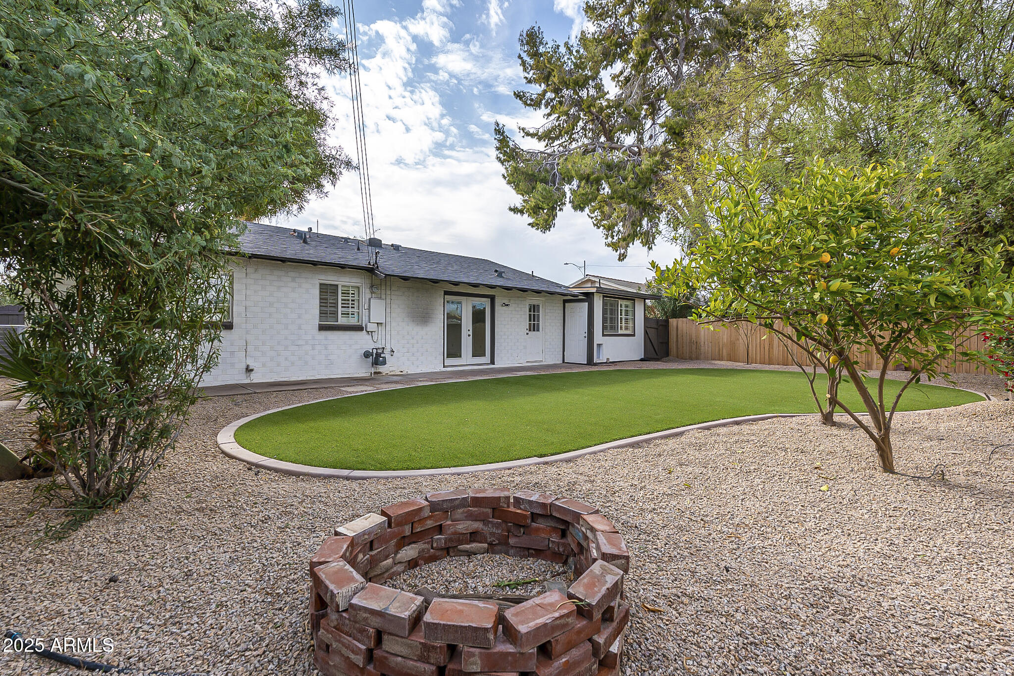 8124 E WHITTON Avenue