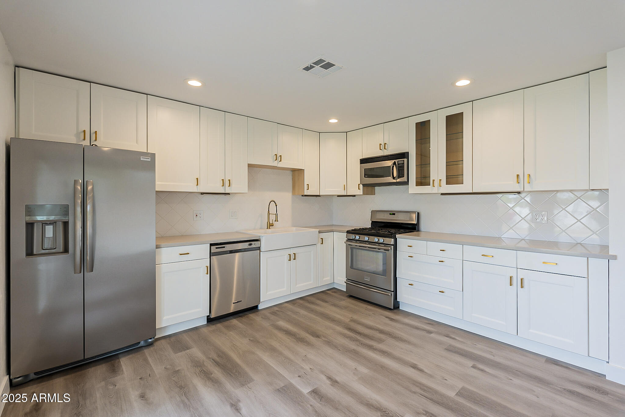 8124 E WHITTON Avenue