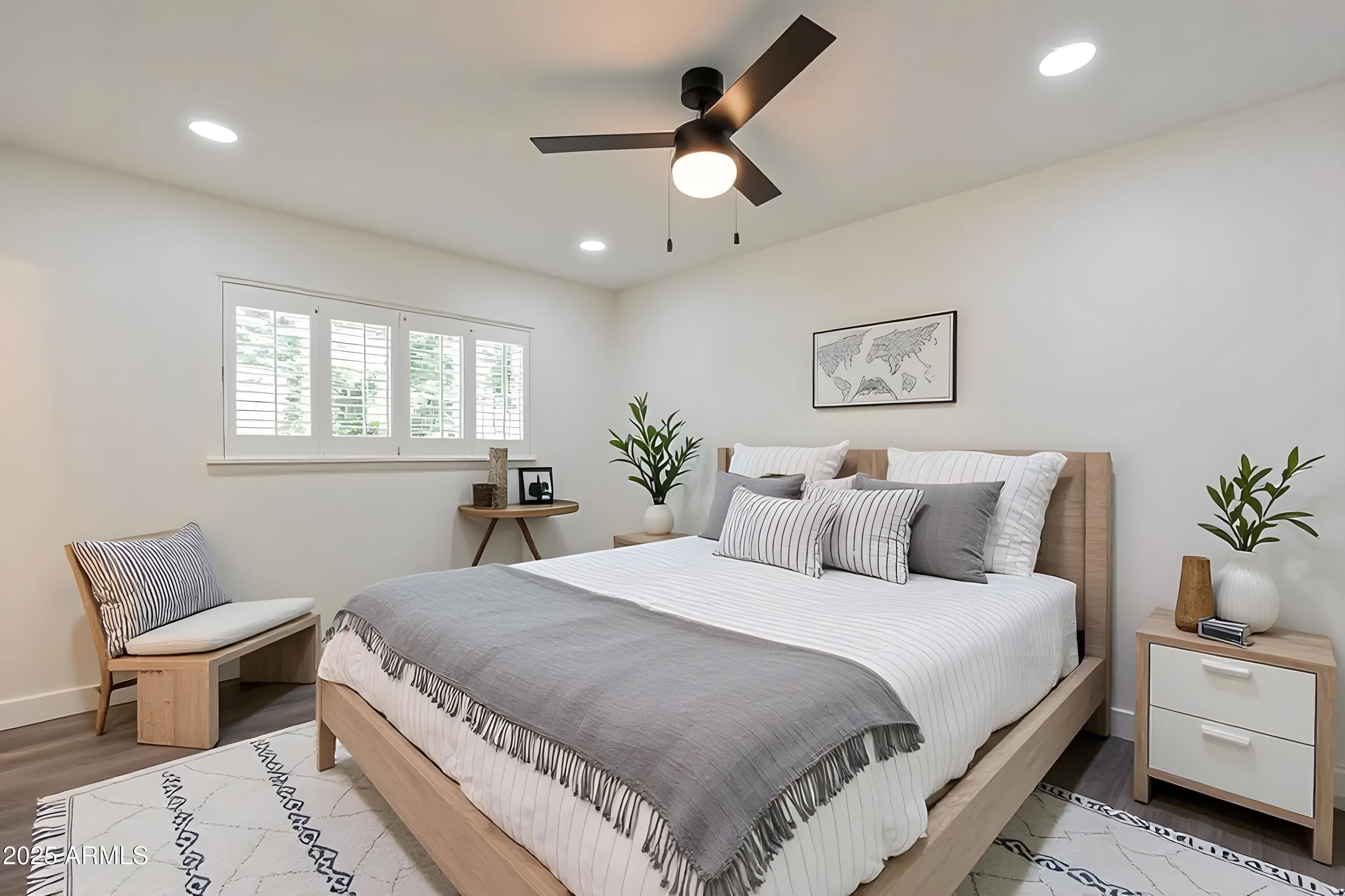 8124 E WHITTON Avenue