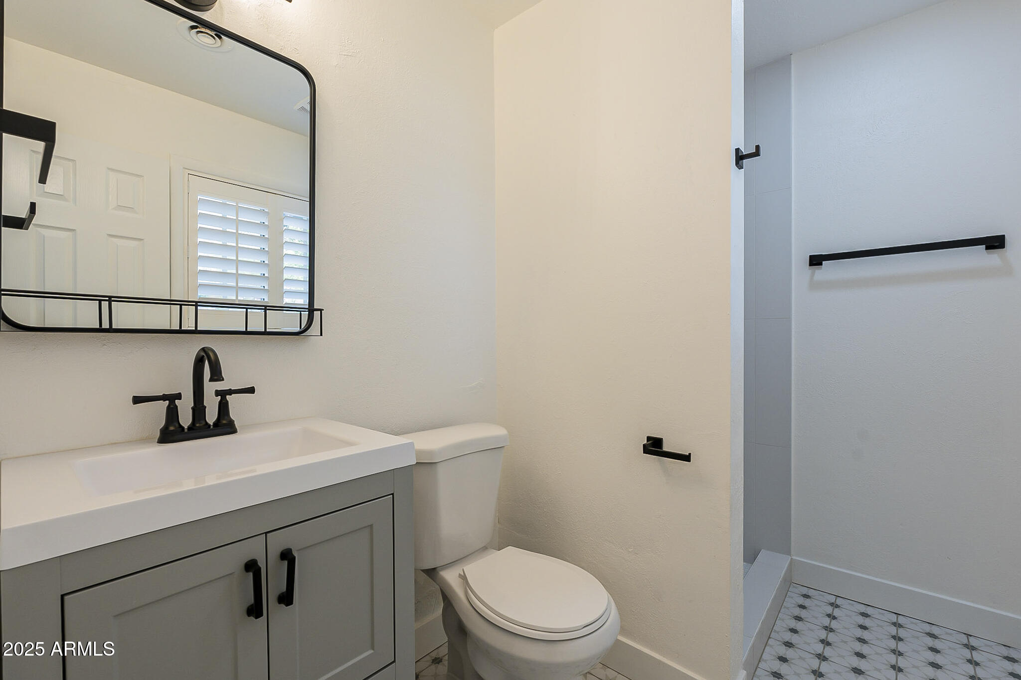 8124 E WHITTON Avenue