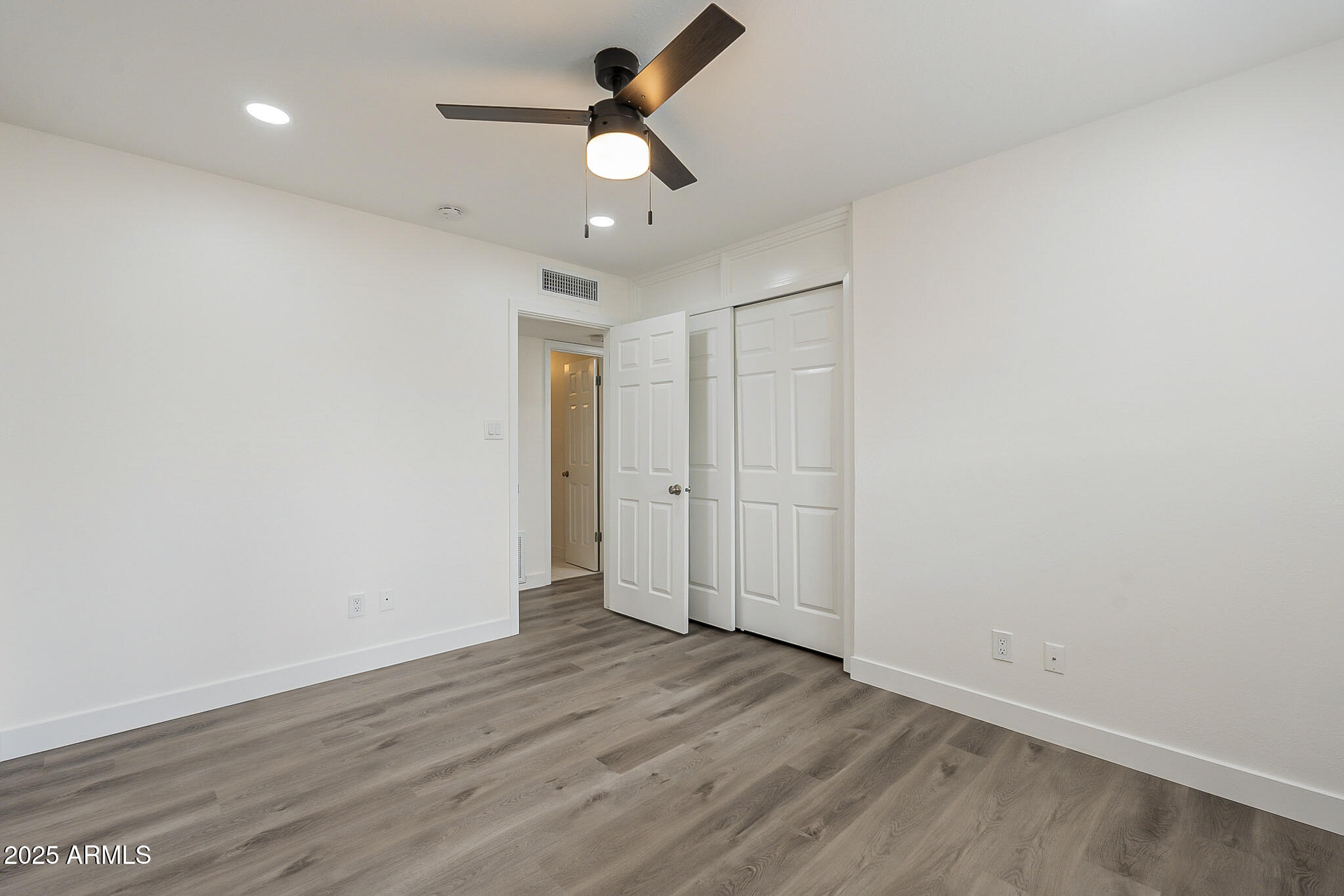 8124 E WHITTON Avenue