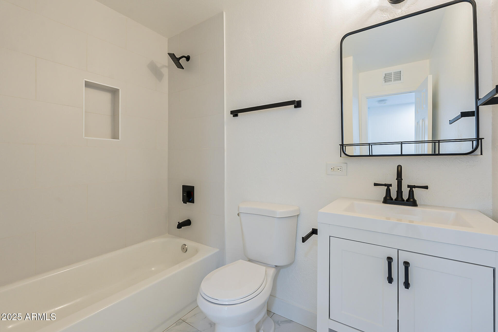 8124 E WHITTON Avenue