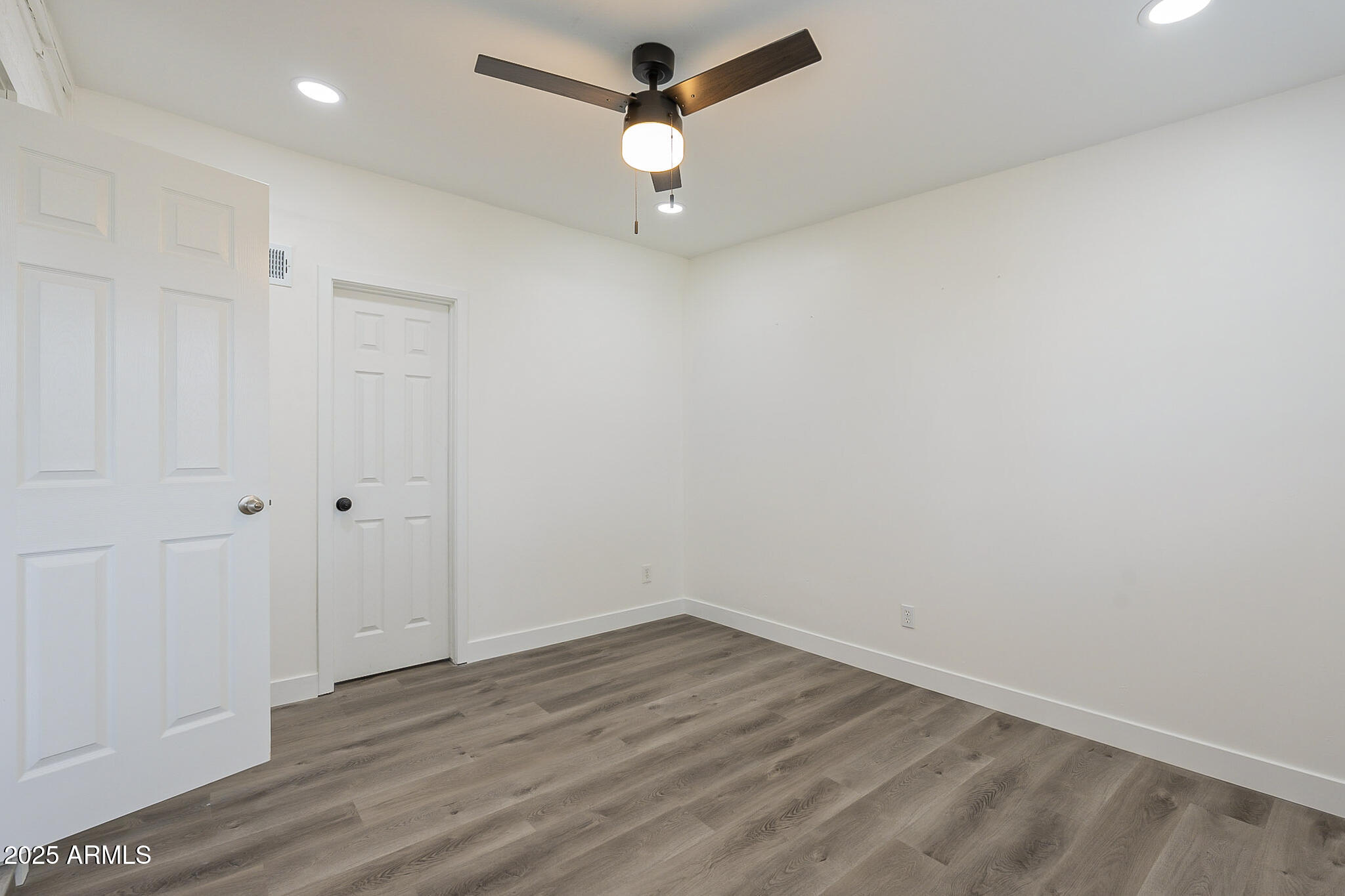 8124 E WHITTON Avenue