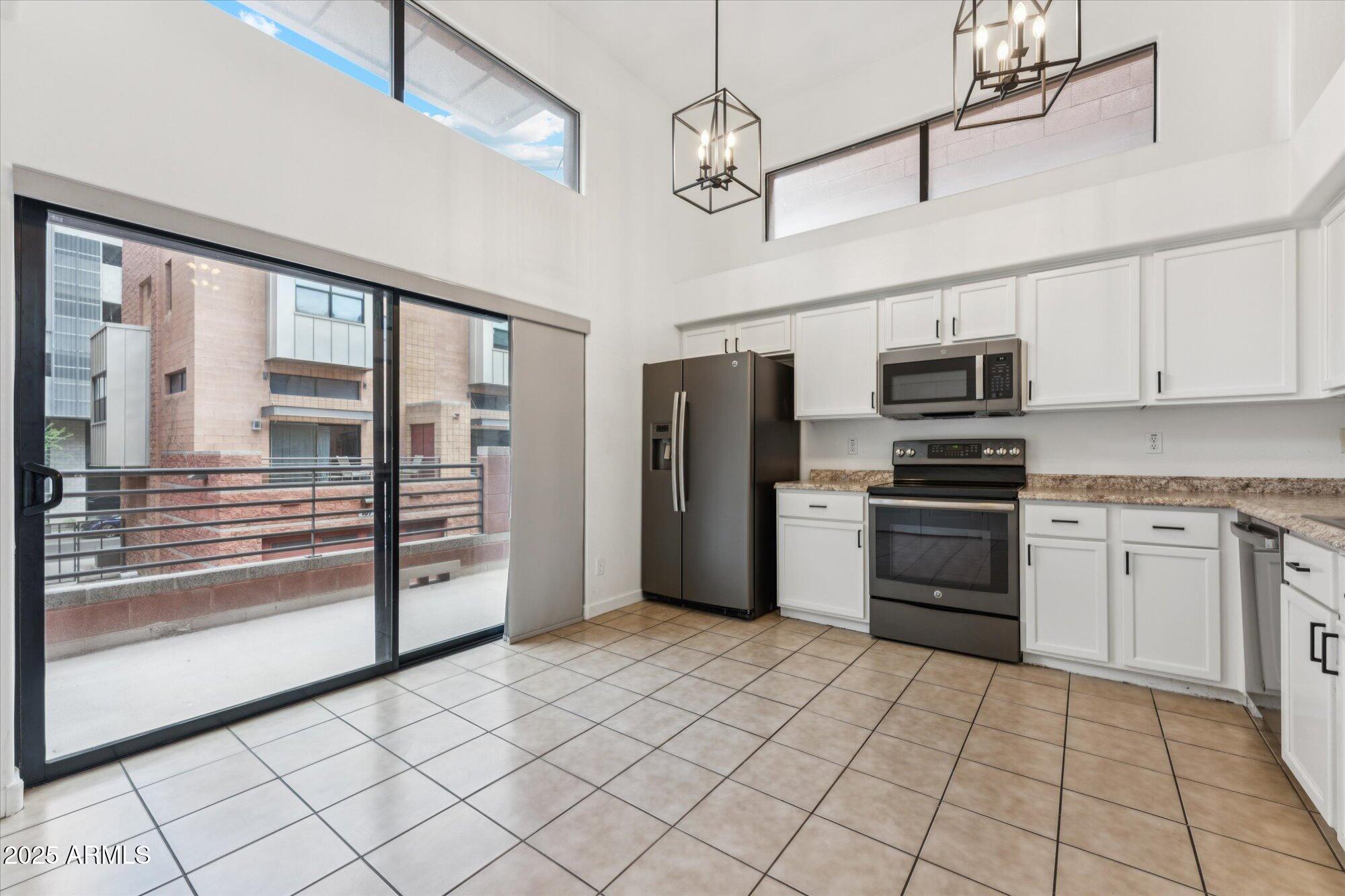 330 S FARMER Avenue, 115