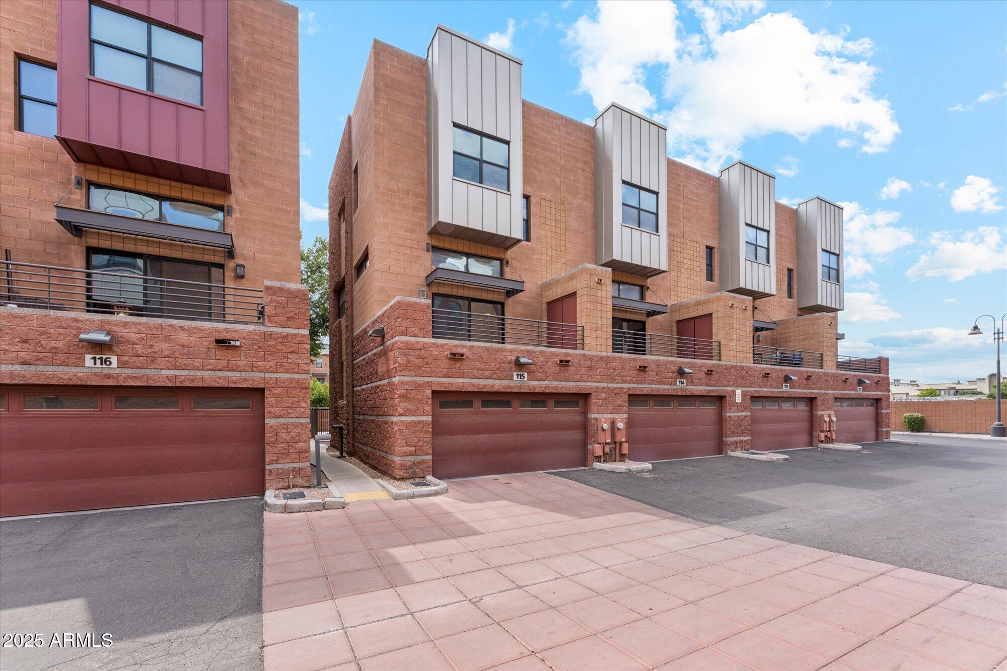 330 S FARMER Avenue, 115