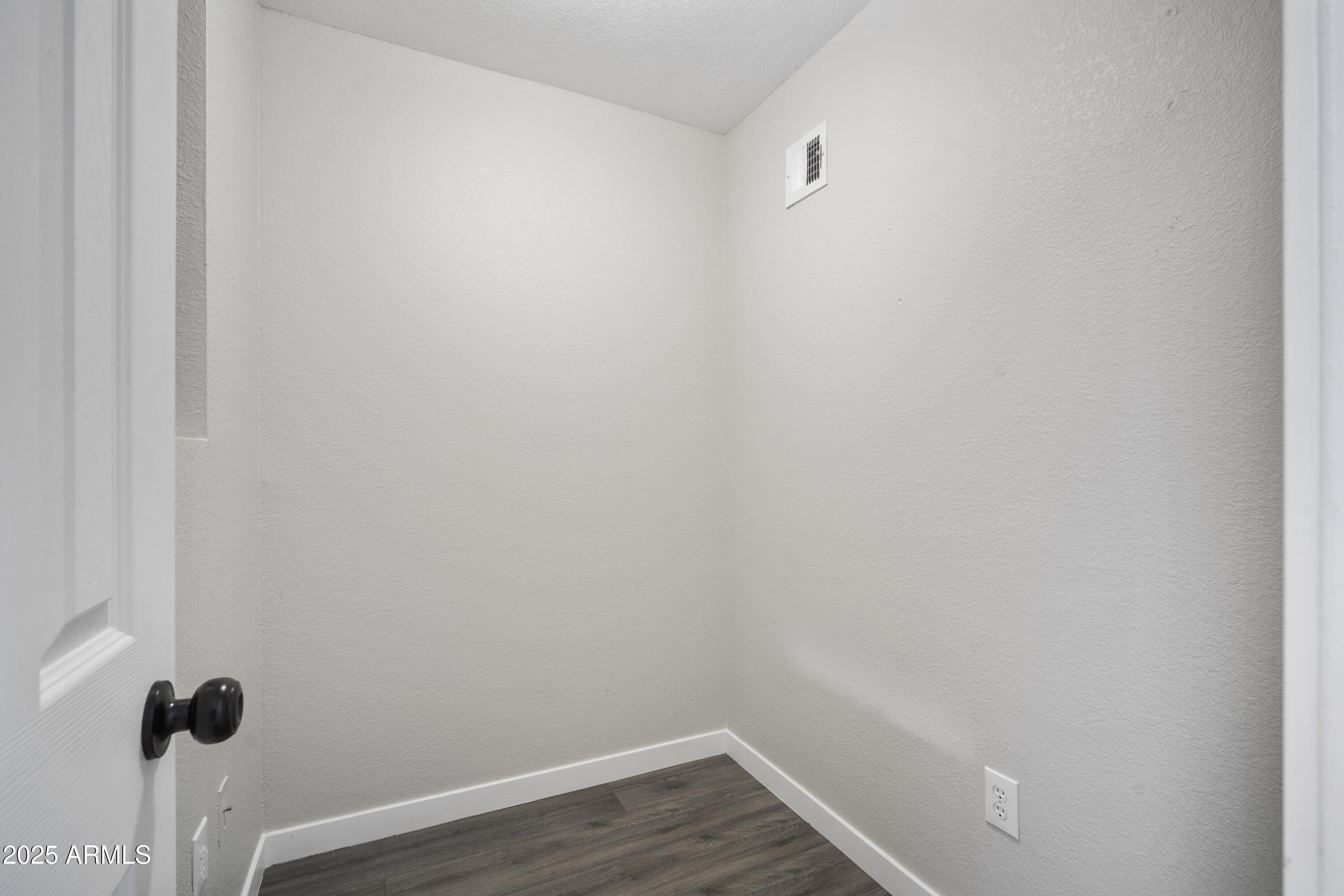 18250 N CAVE CREEK Road, 180