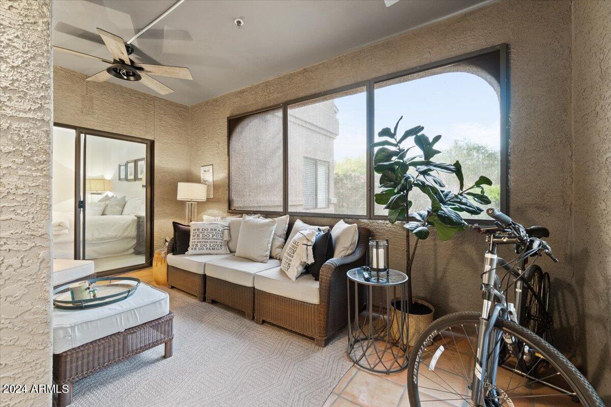 15050 N THOMPSON PEAK Parkway, 1040