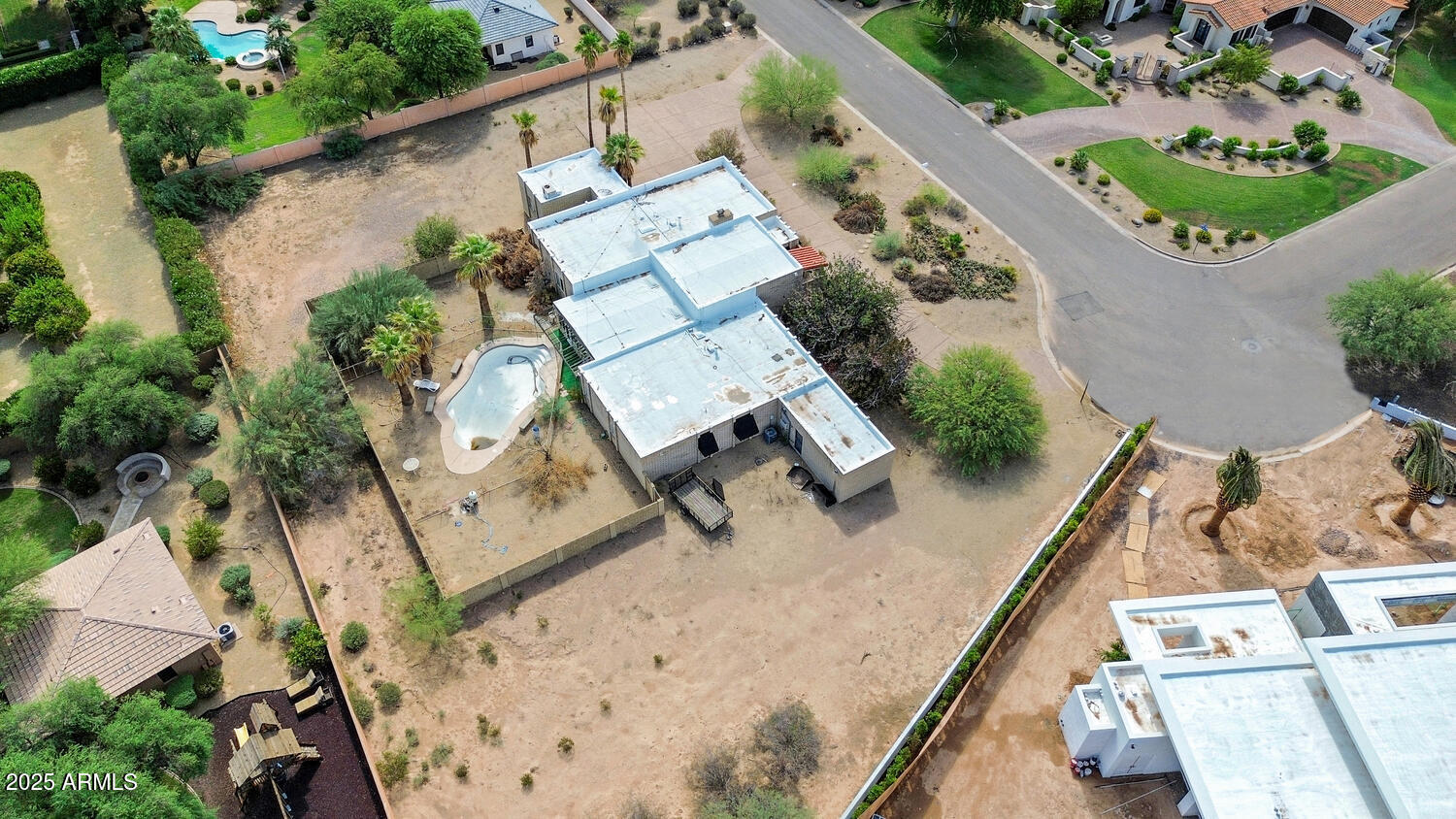 6902 E BELMONT Avenue